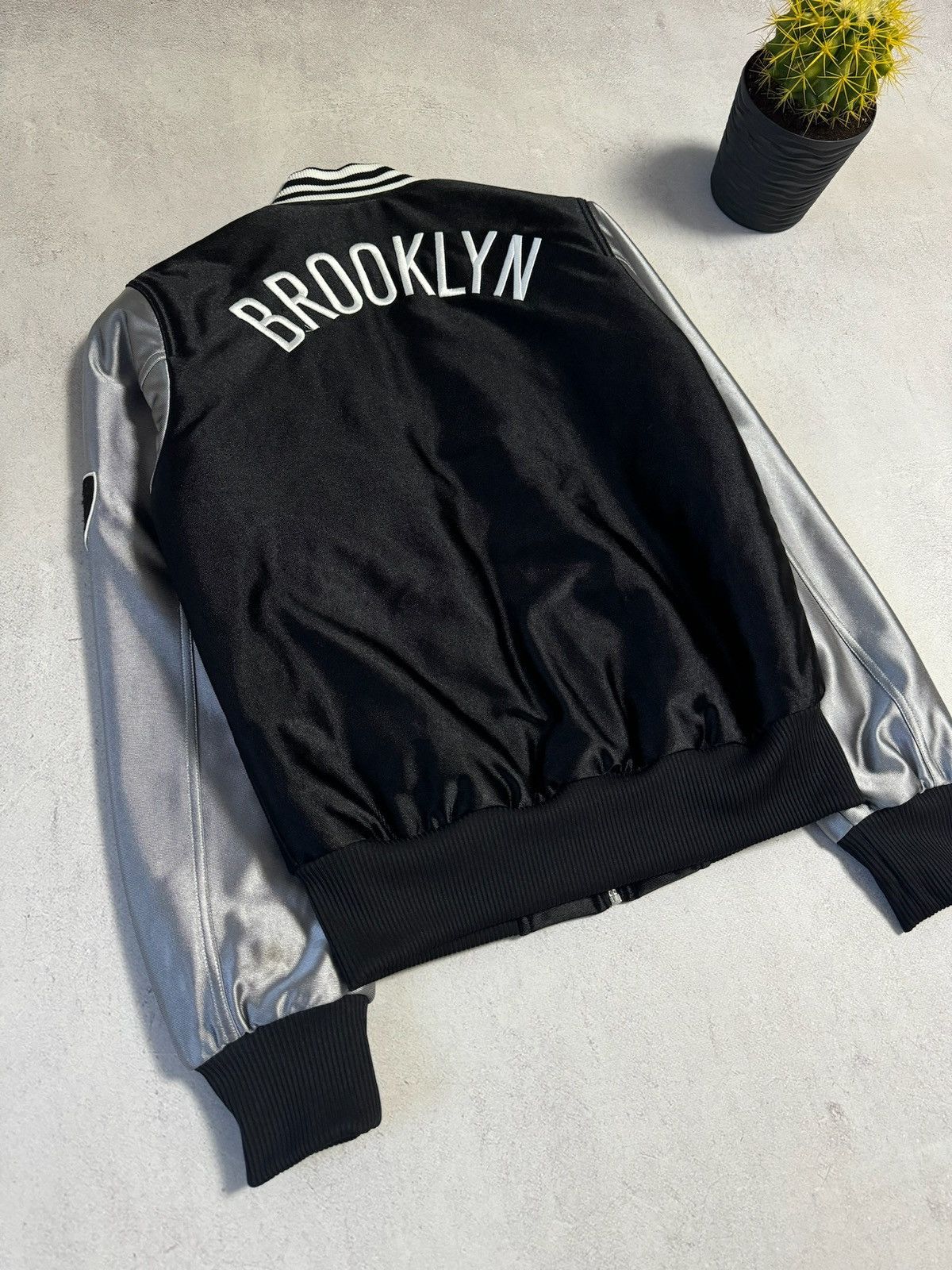 Adidas × Vintage Vintage Adidas Bomber Jacket Brooklyn Nets NBA Y2K 90s Size M / US 6-8 / IT 42-44 - 8 Thumbnail