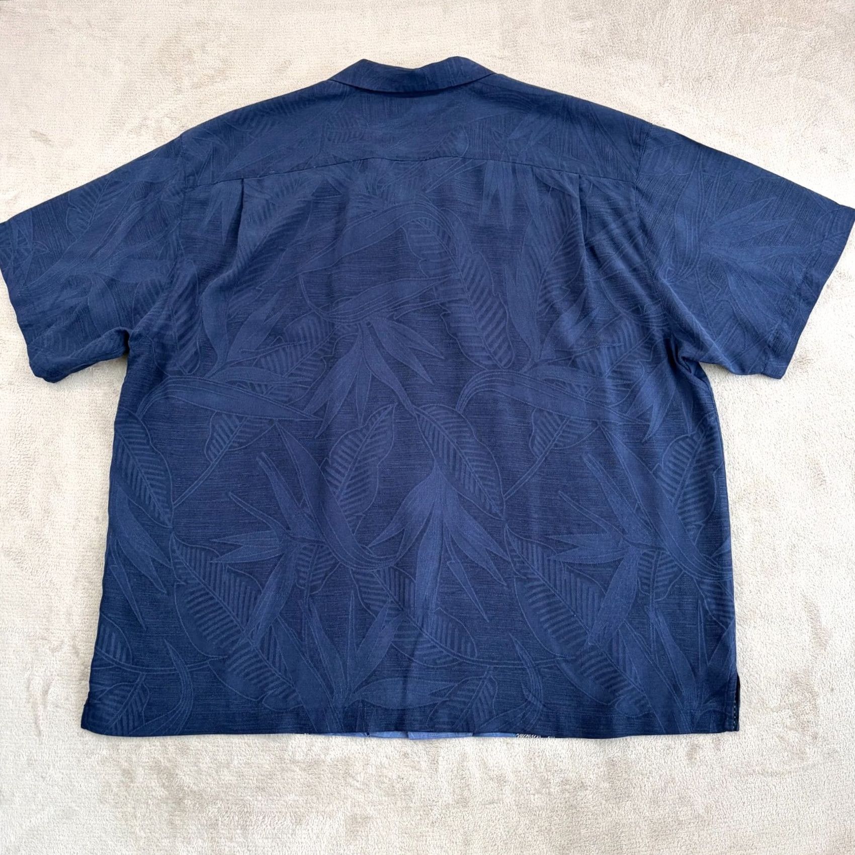 Tommy Bahama VINTAGE Tommy Bahama Camp Shirt Men 2XL Blue Floral Jacquard Silk Short Sleeve Collared Button-Up Hawaiian Beach Casual Travel Rare Mens Size US XXL / EU 58 / 5 - 4 Thumbnail