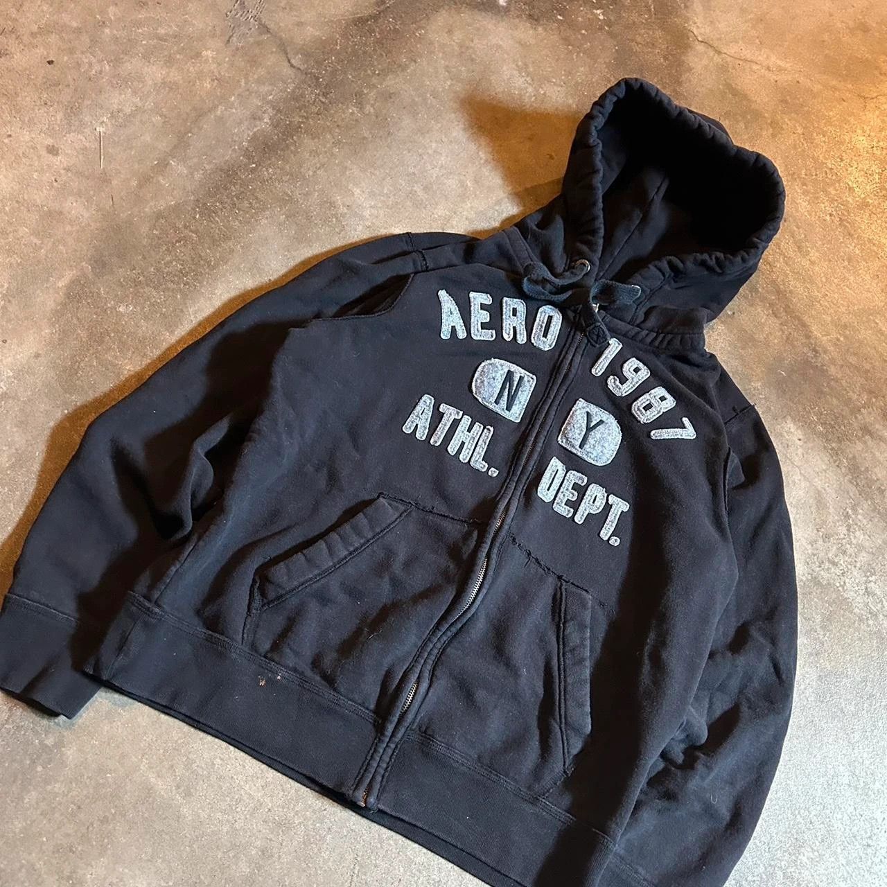 Aeropostale Aeropostale black hoodie with grey accents Size US L / EU 52-54 / 3 - 1 Thumbnail