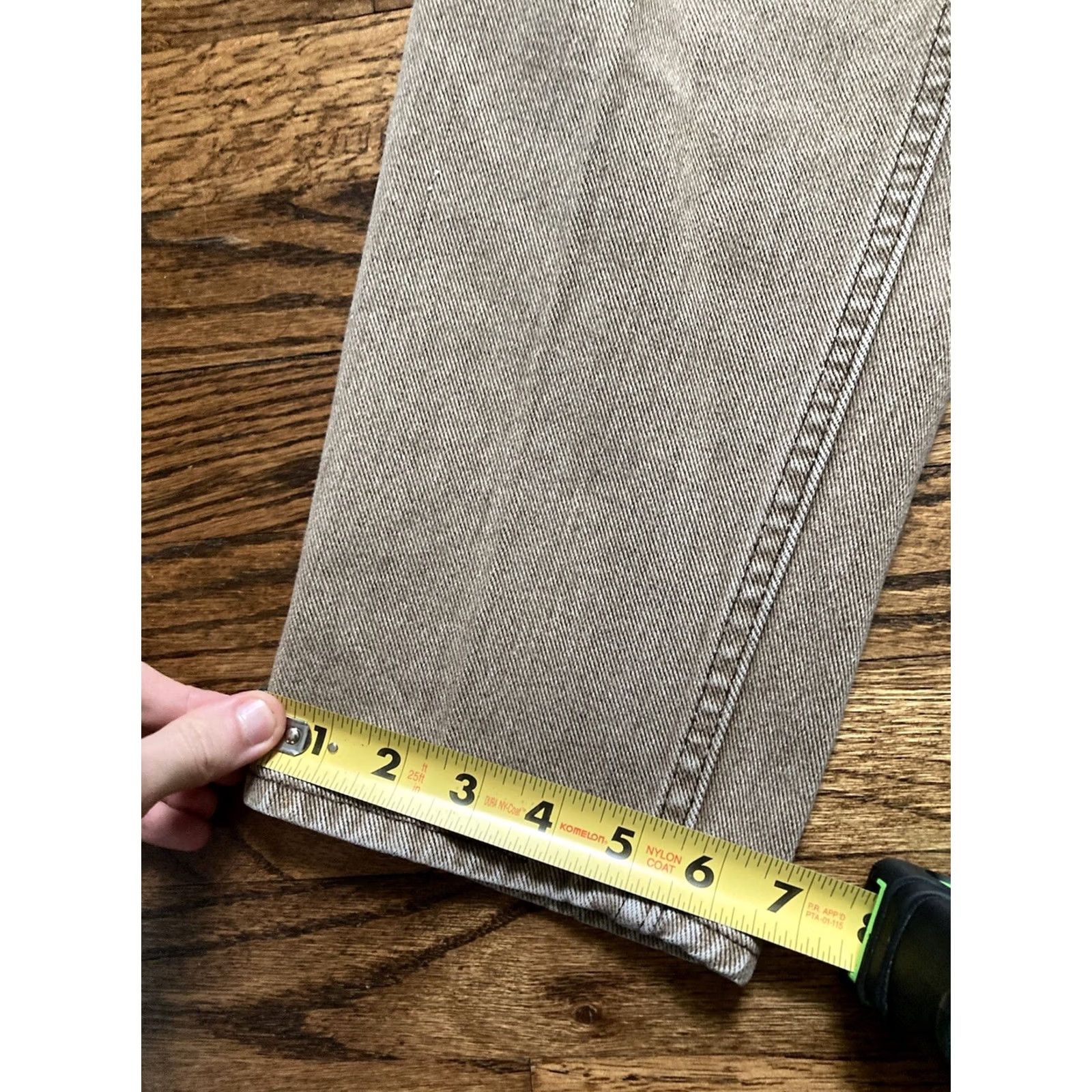 Levi's VINTAGE Levis 551 Jeans Womens 10 M 28x30 Beige Denim Tapered USA Made 90s Vtg 1993 Size 32" / US 10 / IT 46 - 3 Thumbnail