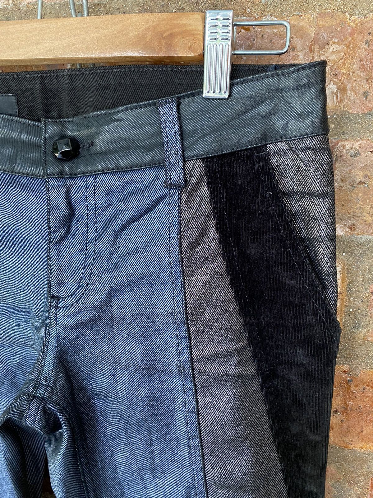 Gucci SS06 Gucci Wax Coated pants Size 28" / US 6 / IT 42 - 7 Thumbnail