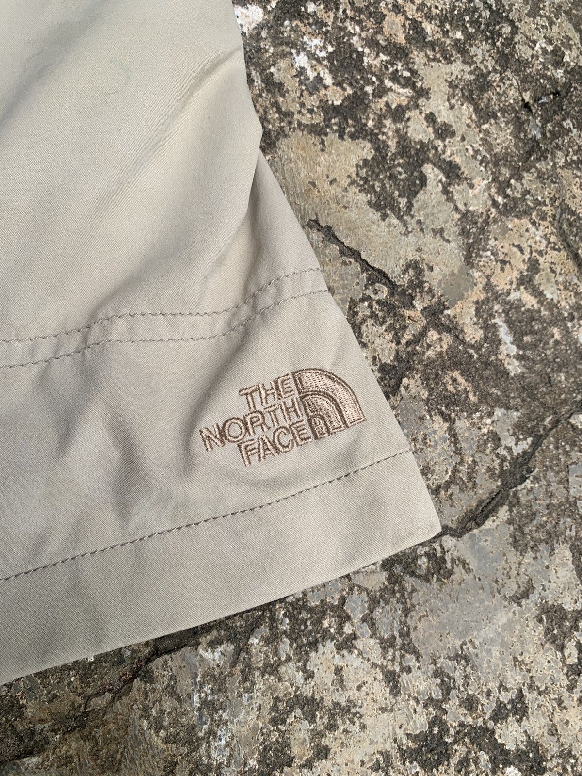 The North Face × Vintage 2000s The North Face Waterproof Outdoor Hiking Shortpants Size 29" - 4 Thumbnail