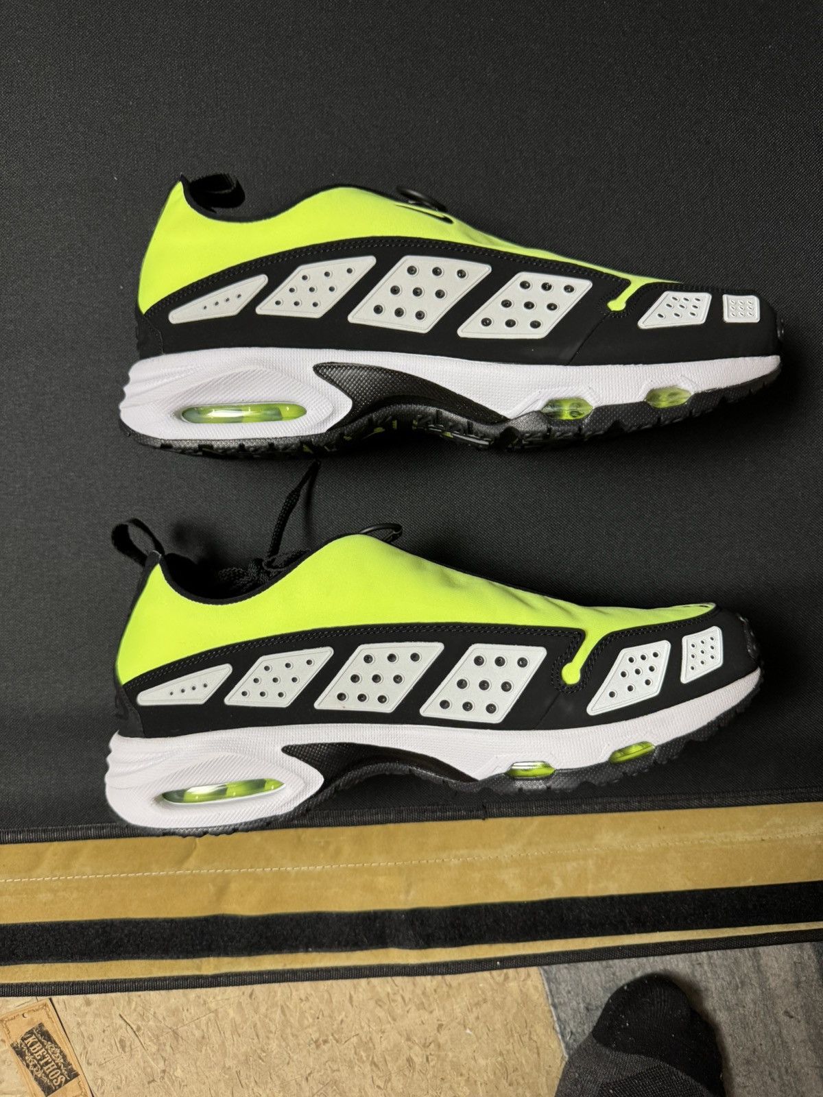 Nike Wmns Air Sunder Max 'Electric Green' Size US 12 / EU 45 - 2 Thumbnail