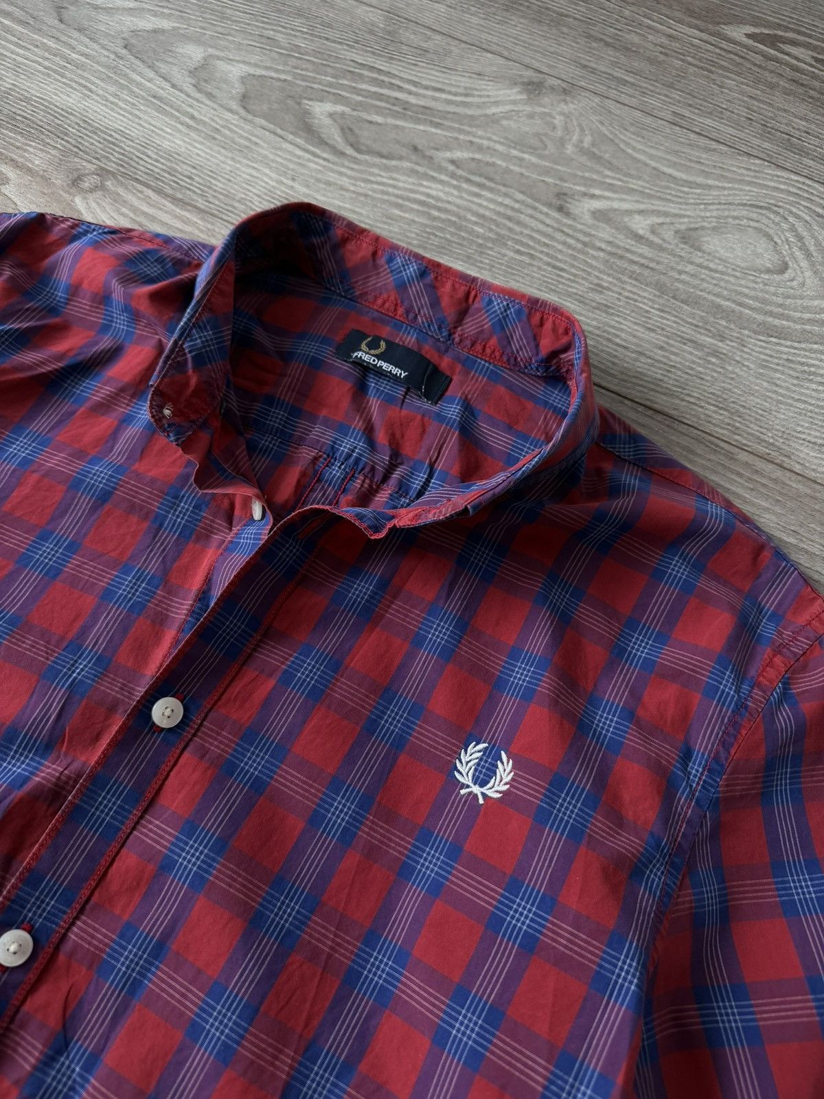 Fred Perry Fred Perry Embroidered Logo Cell Shirt Size US L / EU 52-54 / 3 - 12 Thumbnail