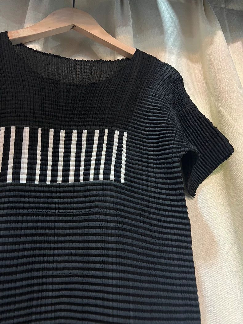 Issey Miyake issey miyake Black and white pleated coat 2505-Nextarrow Size US M / EU 48-50 / 2 - 4 Thumbnail