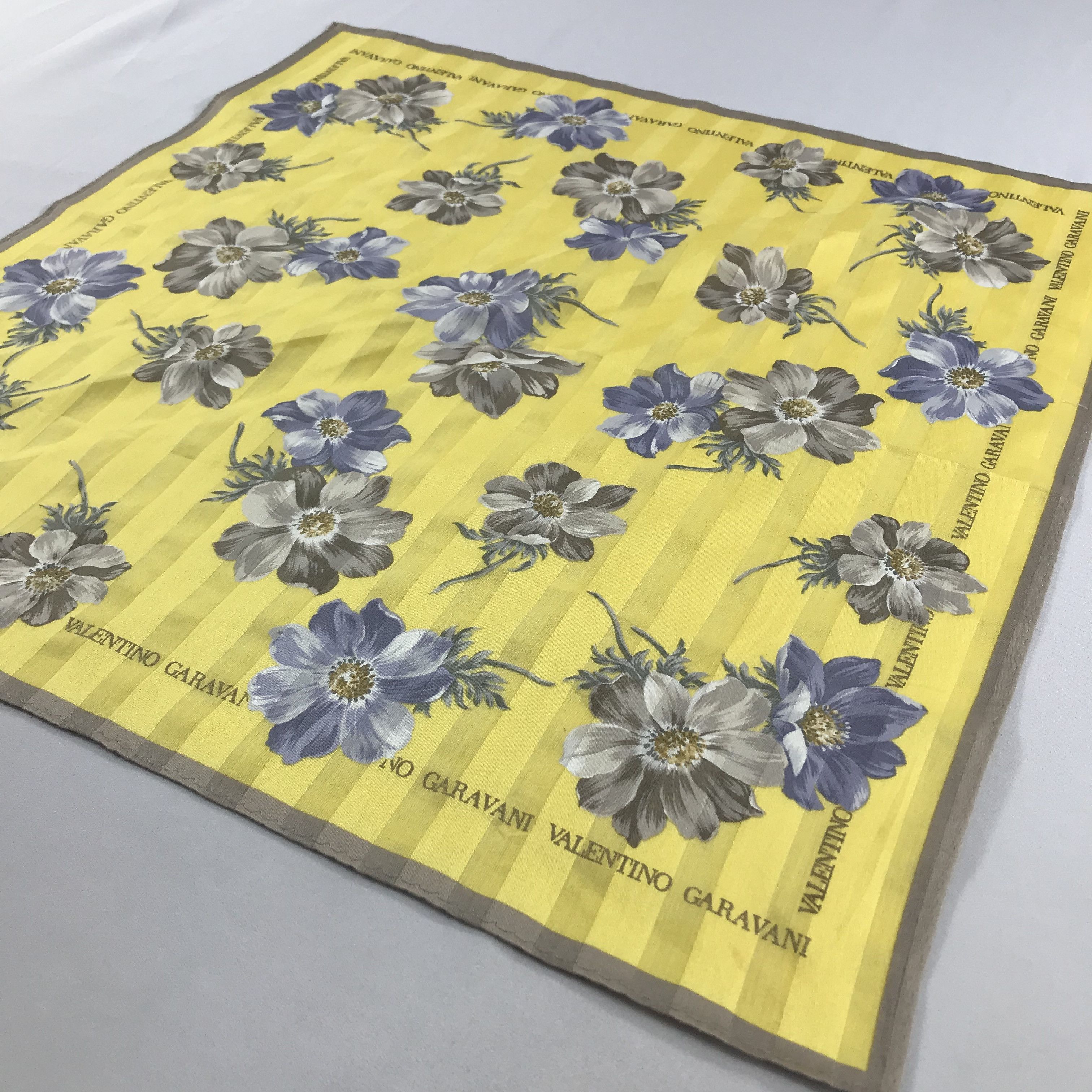 Valentino × Vintage Valentino Garavani Bandana / Handkerchief/Neckerchief -S2570 Size ONE SIZE - 2 Thumbnail