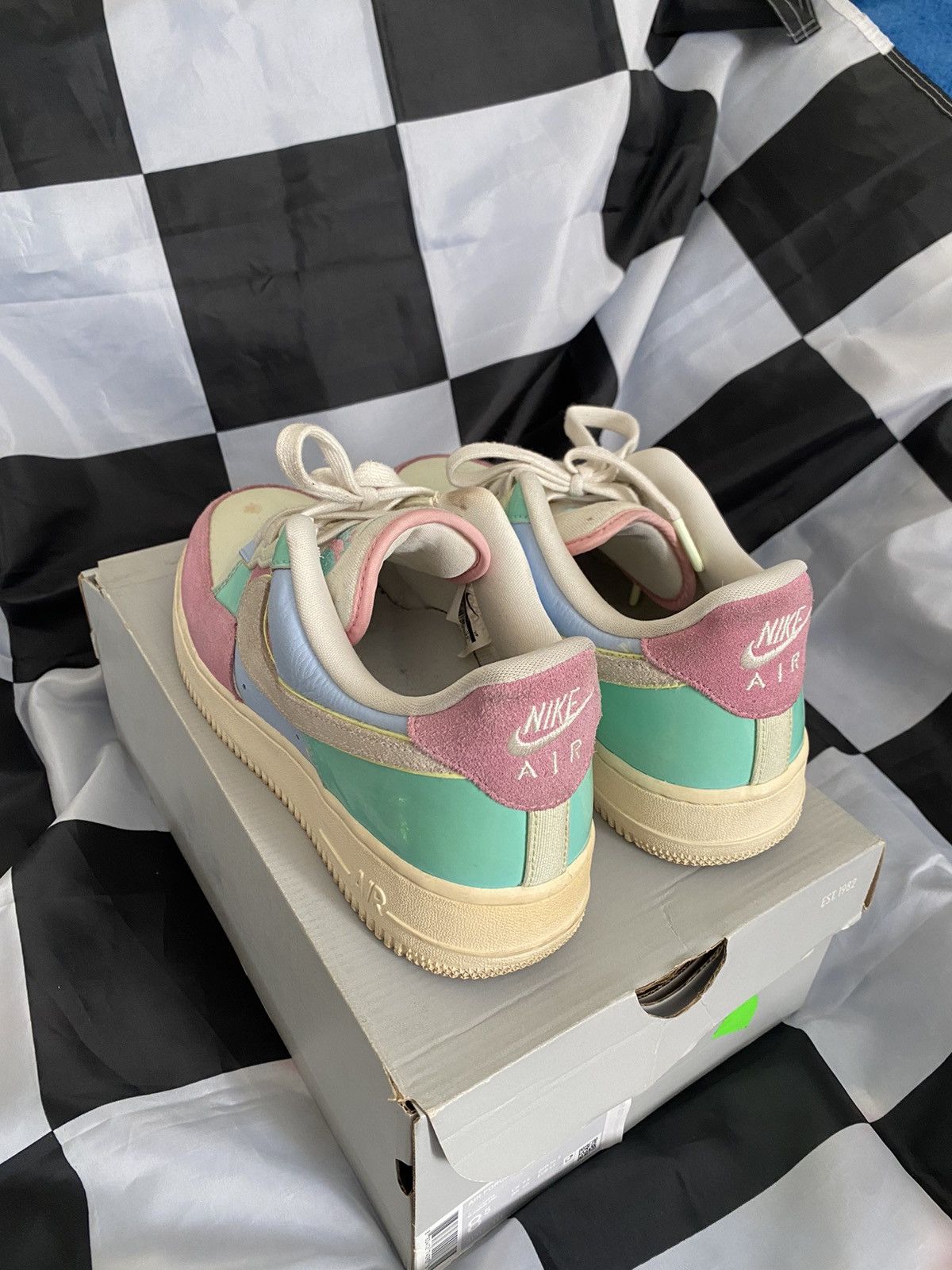 Nike Nike Air Force One Easter size 9 Size US 9 / EU 42 - 2 Thumbnail