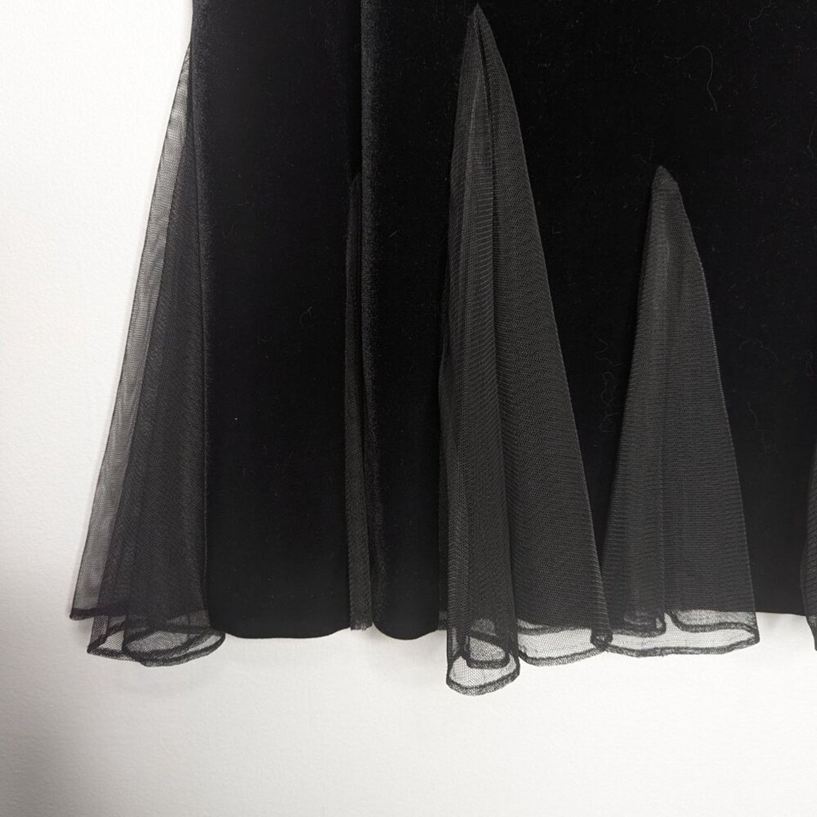 Vintage Vintage 90's Black Velvet Skirt Elastic Waist Sheer Insert Size 30" / US 8 / IT 44 - 4 Thumbnail