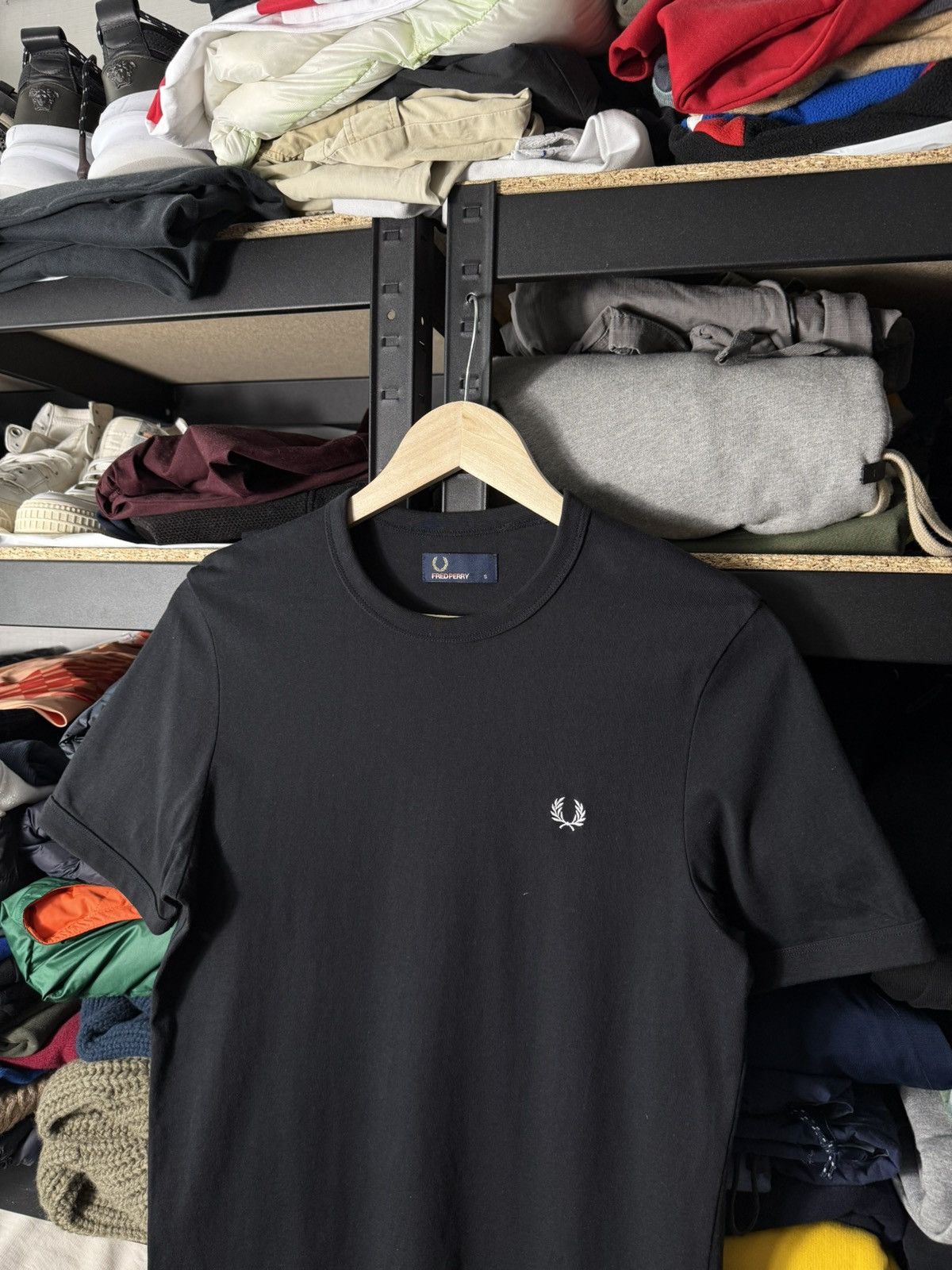 Fred Perry Fred Perry Black T-Shirt Mens Laurel Wreath Logo Cotton Tee Size US S / EU 44-46 / 1 - 3 Thumbnail