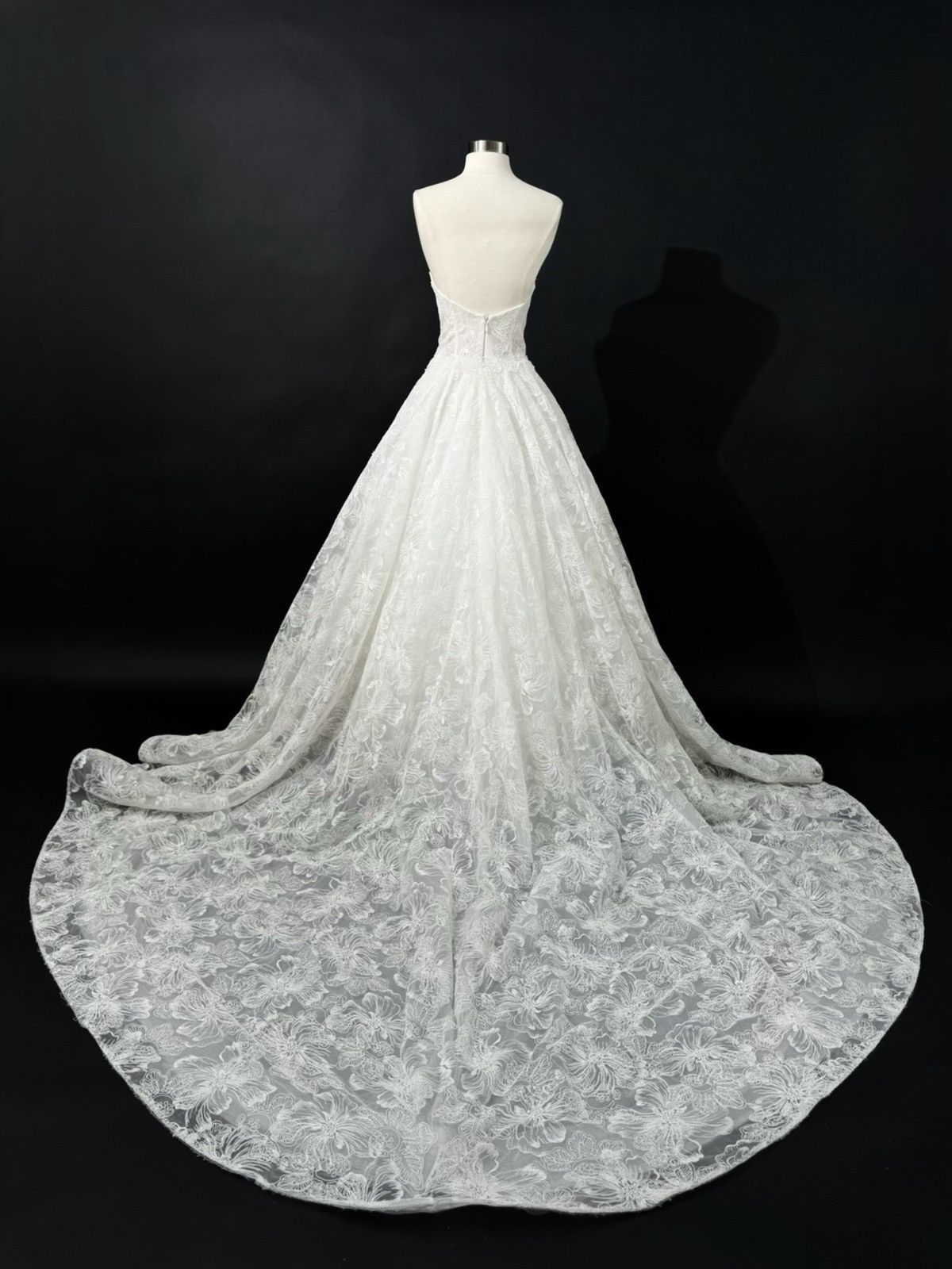 Other Preloved US 6 Anna Augusta Embroidery lace Bridal Gown Size M / US 6-8 / IT 42-44 - 8 Thumbnail