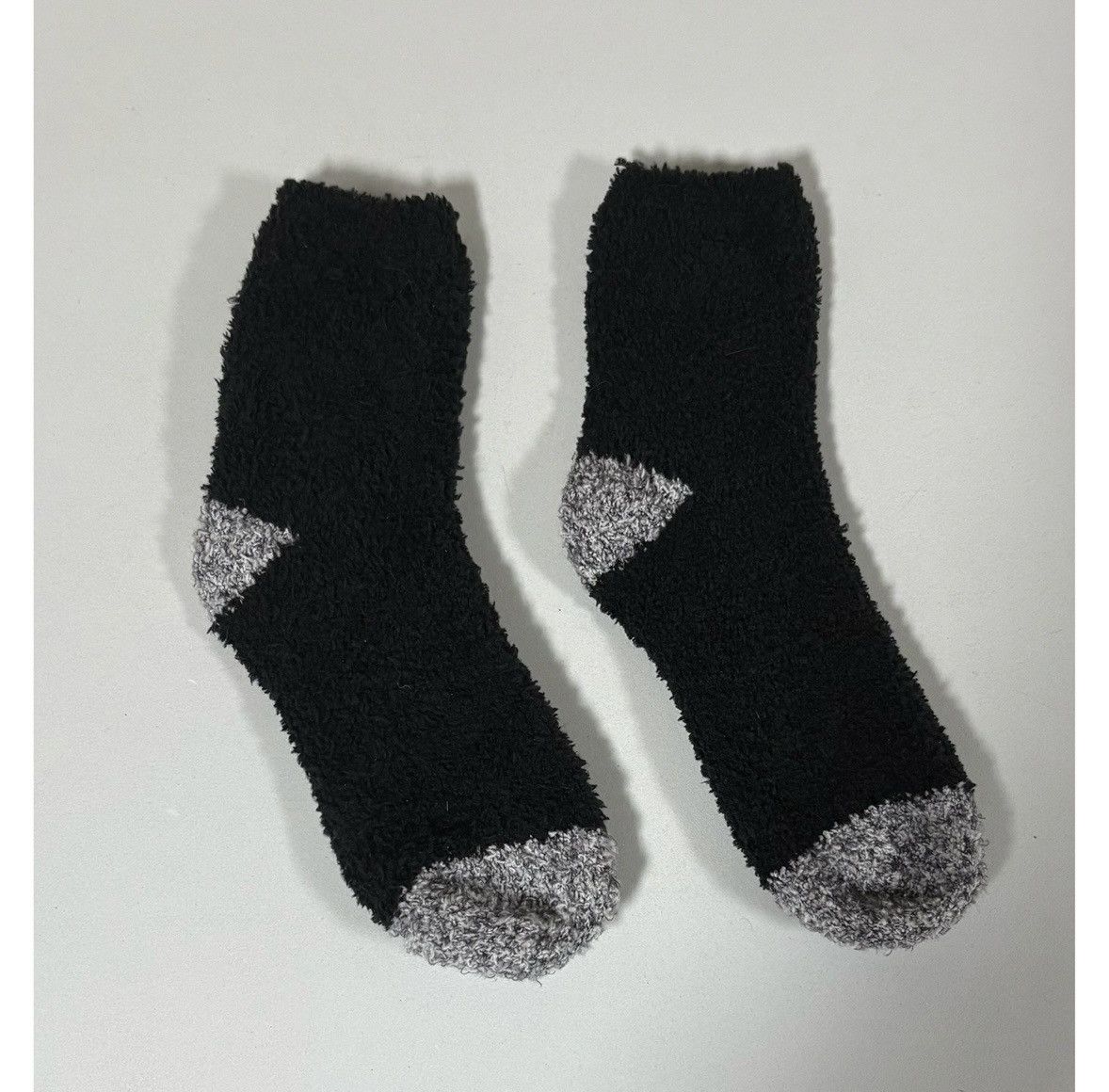 Vintage Black Gray Grey Solid Plush Fuzzy Winter Socks O/S NWOT ⛸️ Size ONE SIZE - 1 Thumbnail