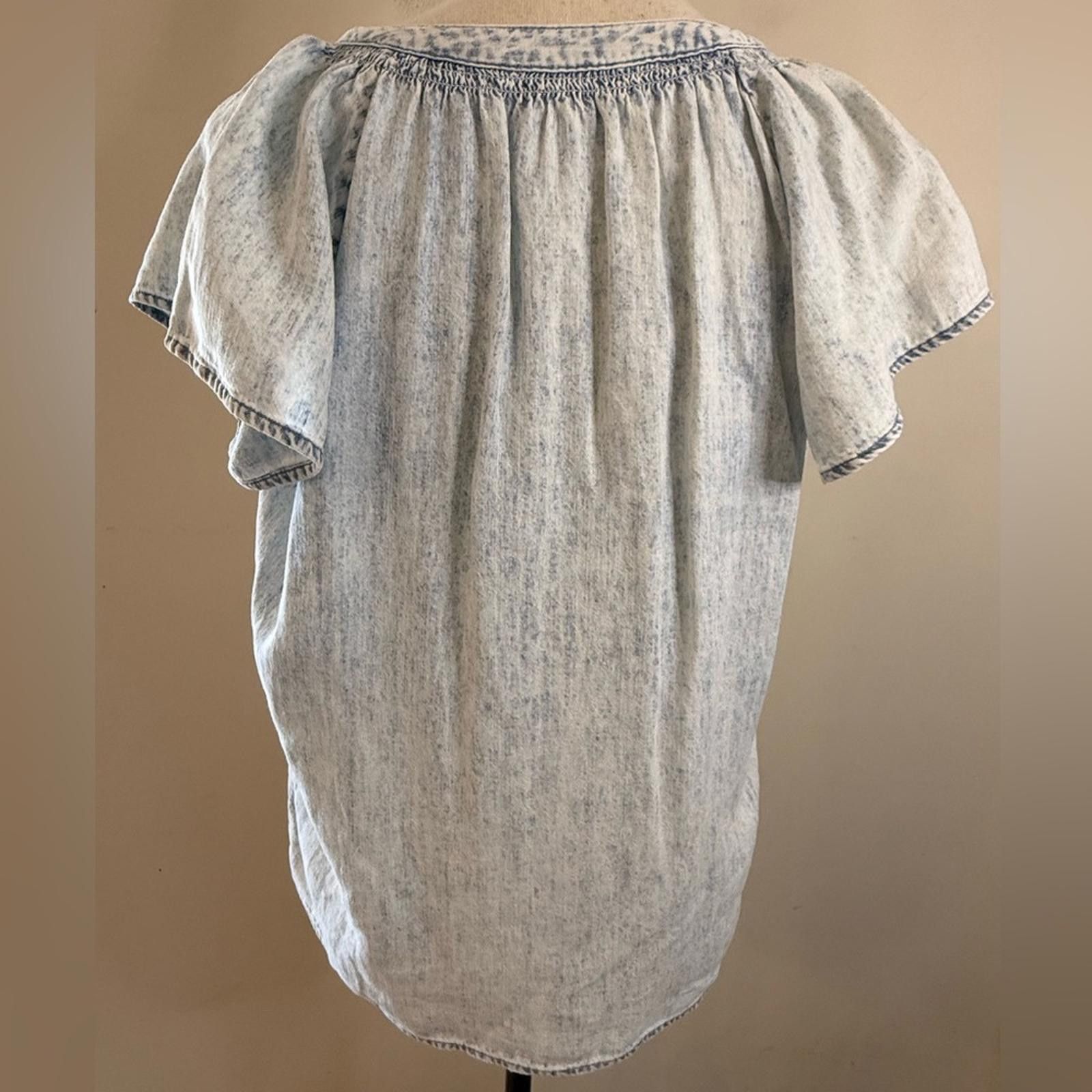 Rails Rails Alena Light Acid Washed linen blend denim top SZ XS Size XS / US 0-2 / IT 36-38 - 4 Thumbnail