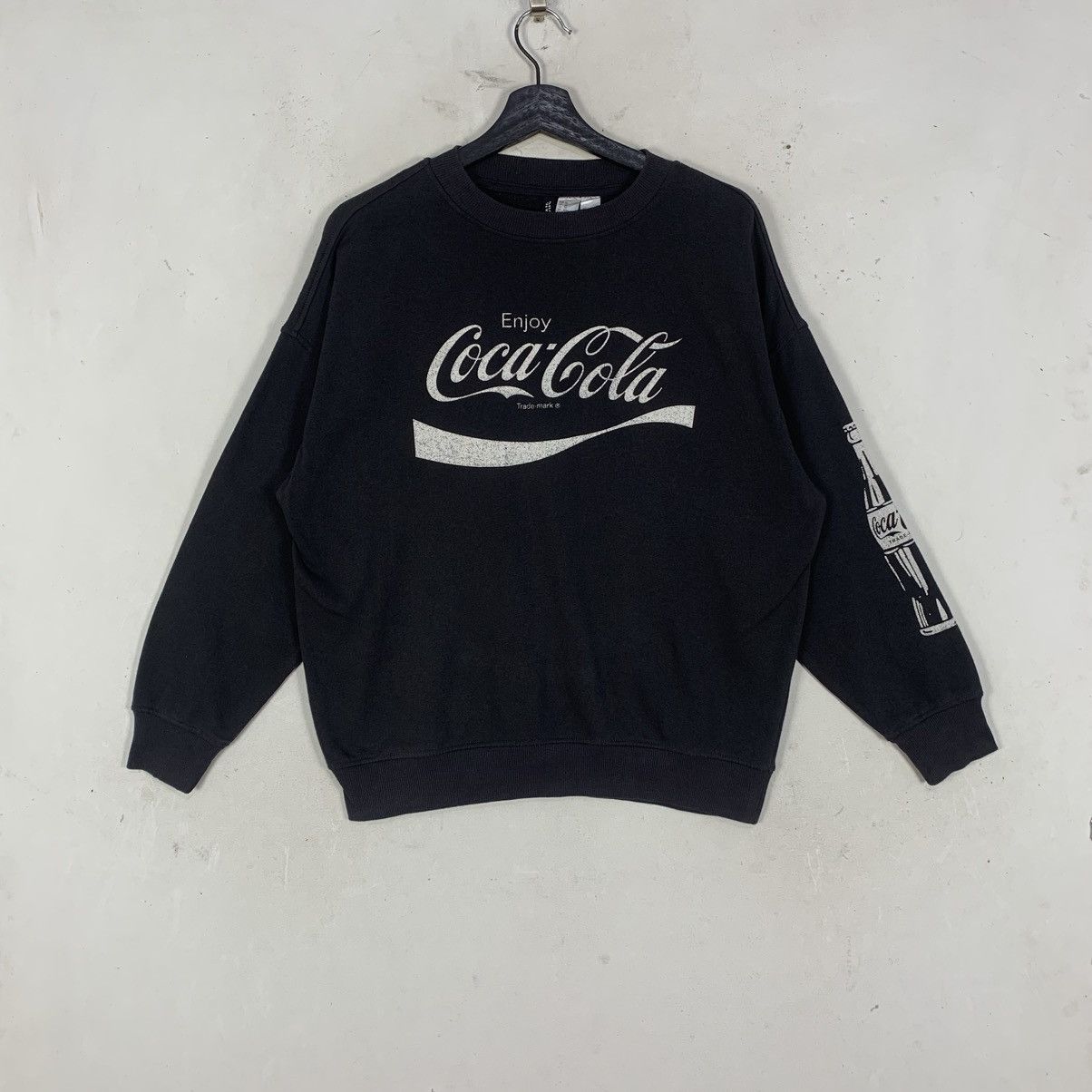 Coca Cola Coca Cola DIVIDED Clothing Streetwear Outwear Sweatshirt Size US L / EU 52-54 / 3 - 1 Thumbnail