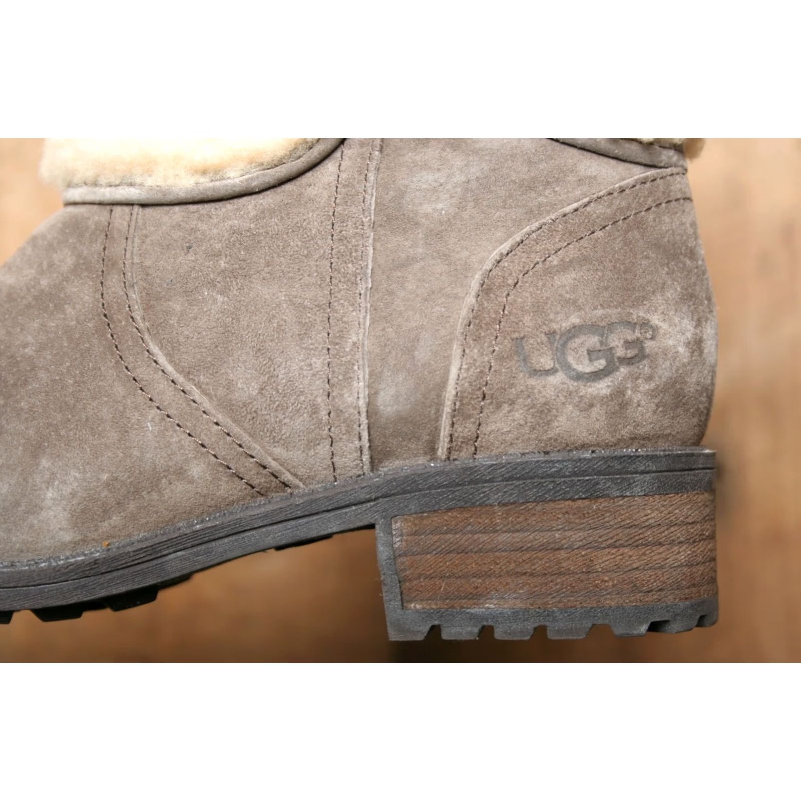 Ugg UGG Blayre II Boots Women Size 5 Brown Sheepskin Cuff Lined High Ankle Zip Bootie Size US 5 / IT 35 - 7 Thumbnail