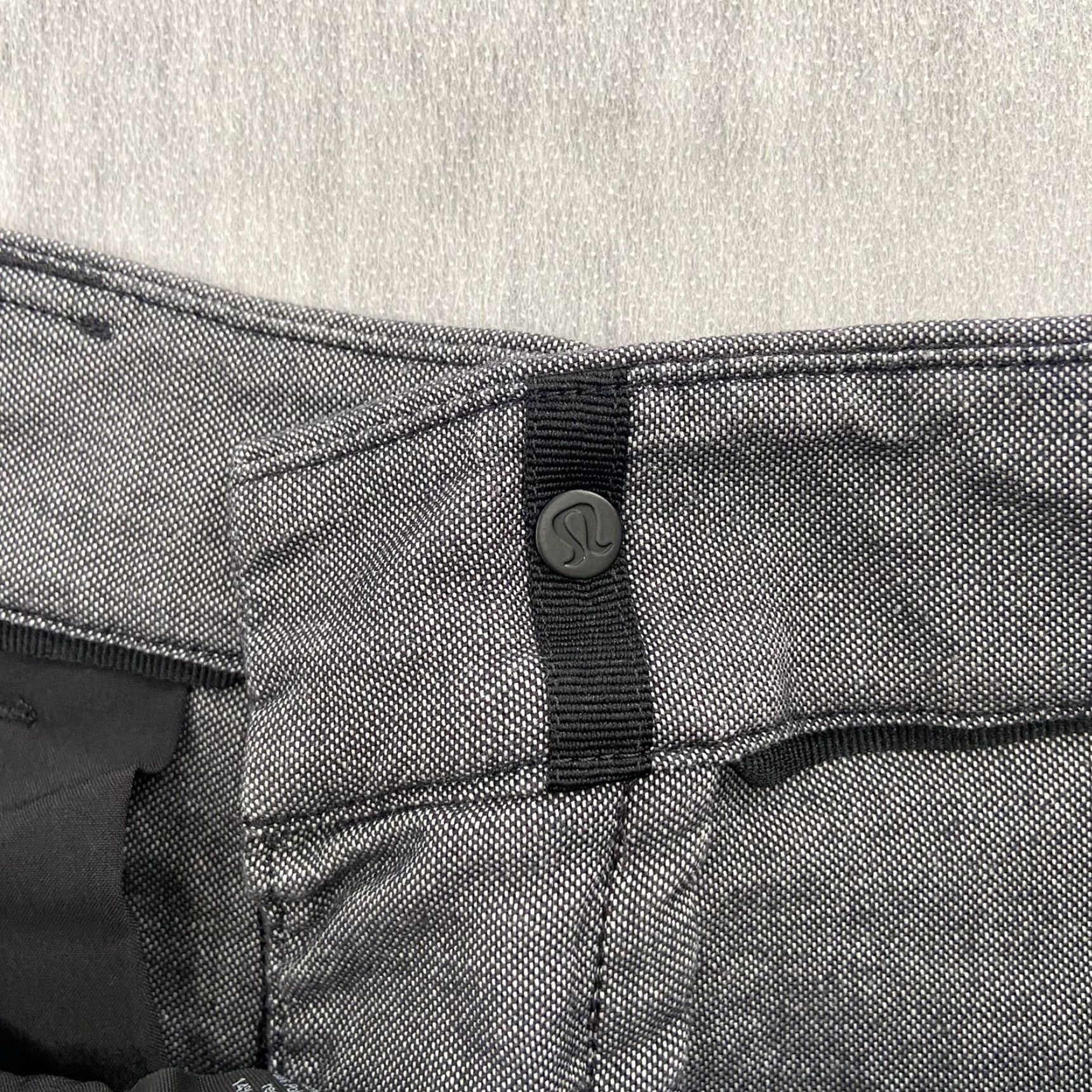 Lululemon Lululemon Shorts Adult Size 28 Gray Commission Classic Side Zip Pocket Logo Mens Size 28 Size US 28 / EU 44 - 5 Thumbnail