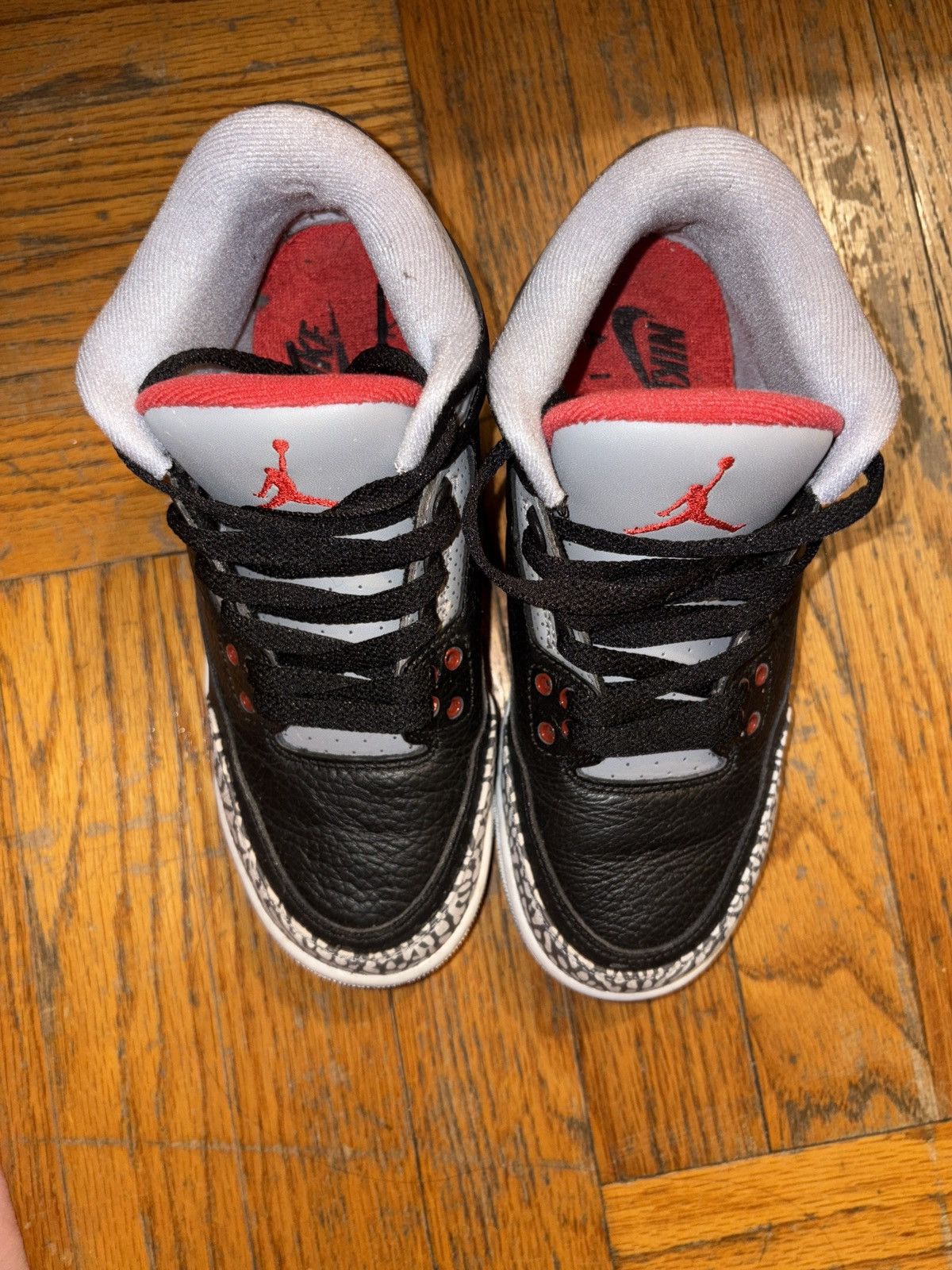 Jordan Brand Jordan Retro 3- Black Cement Gradeschool (GS) Size US 5 / EU 37 - 6 Thumbnail
