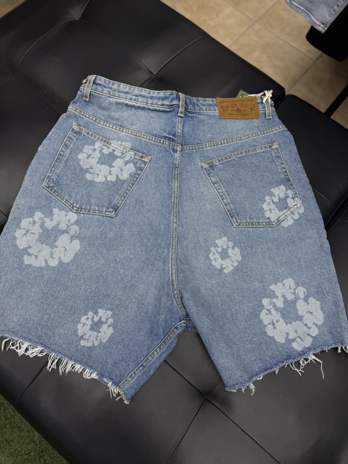 DENIM TEARS Denim Tears Cotton Wreath 2025 Shorts Size XL Blue (NEW) Size US 34 / EU 50 - 6 Thumbnail