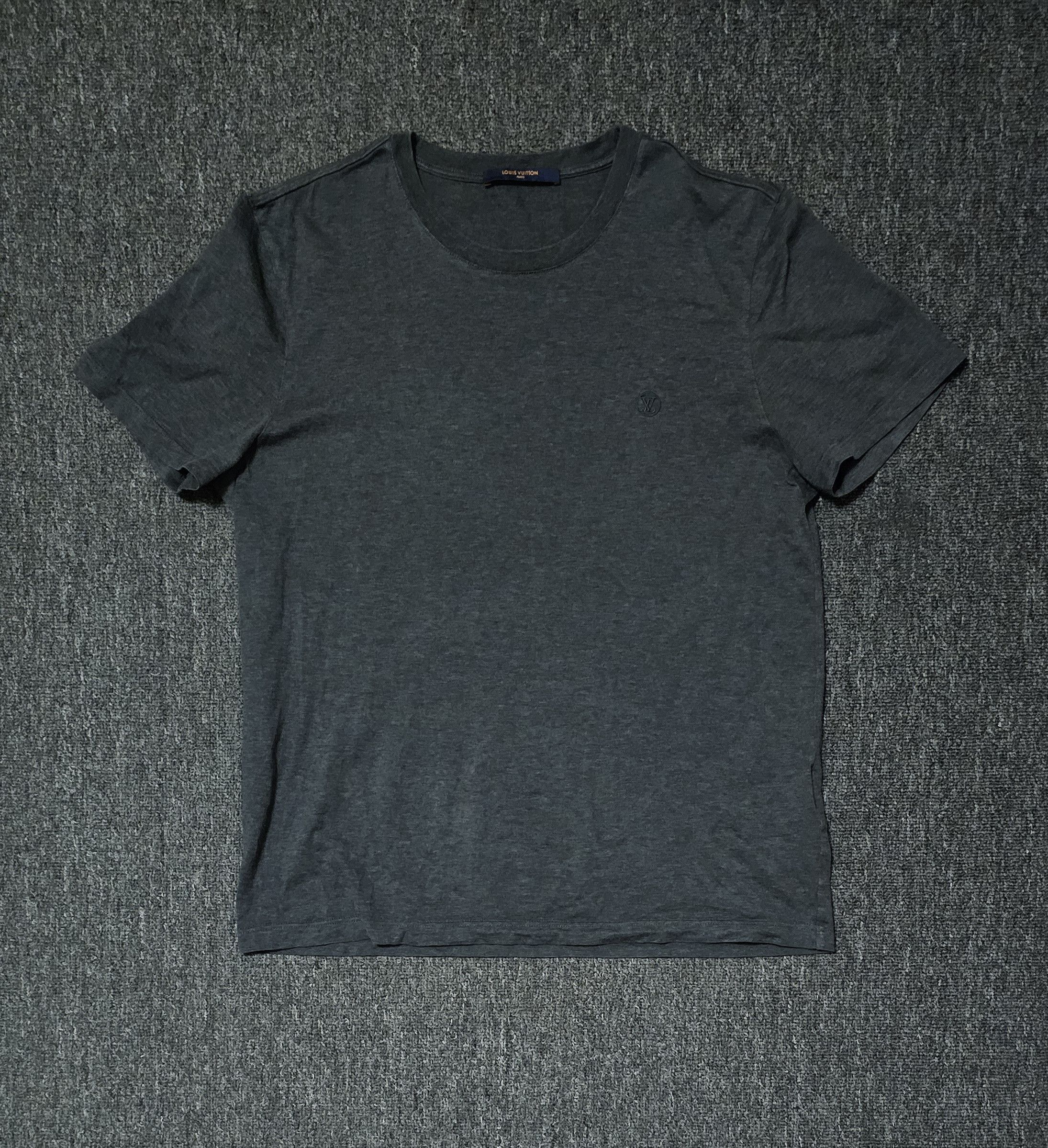 Louis Vuitton Louis Vuitton Men's Dark Gray T-Shirt Size L Size US L / EU 52-54 / 3 - 1 Thumbnail