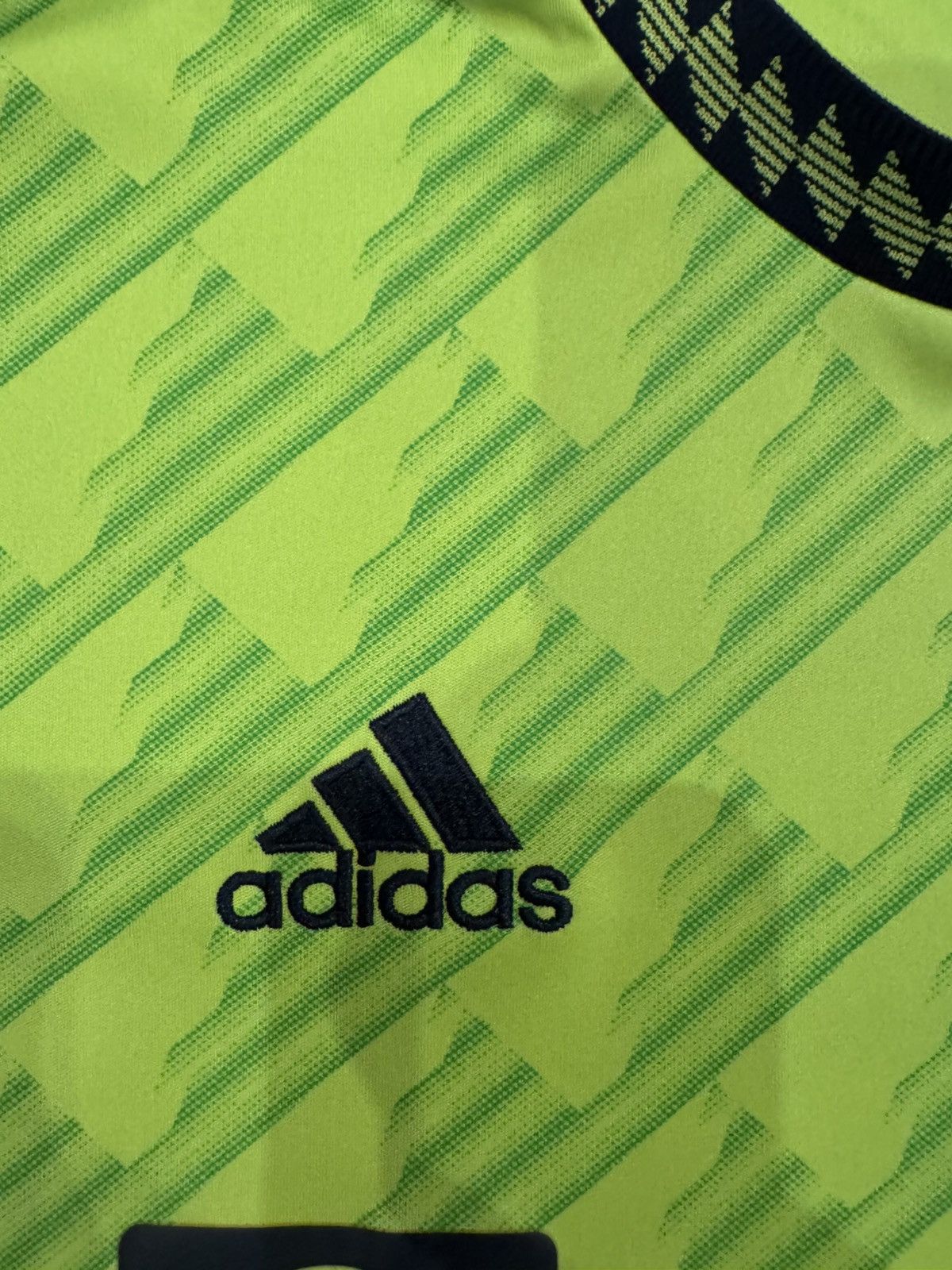 Adidas MANCHESTER UNITED 2022 2023 FOOTBALL JERSEY ADIDAS HE2981 L Size US L / EU 52-54 / 3 - 7 Thumbnail