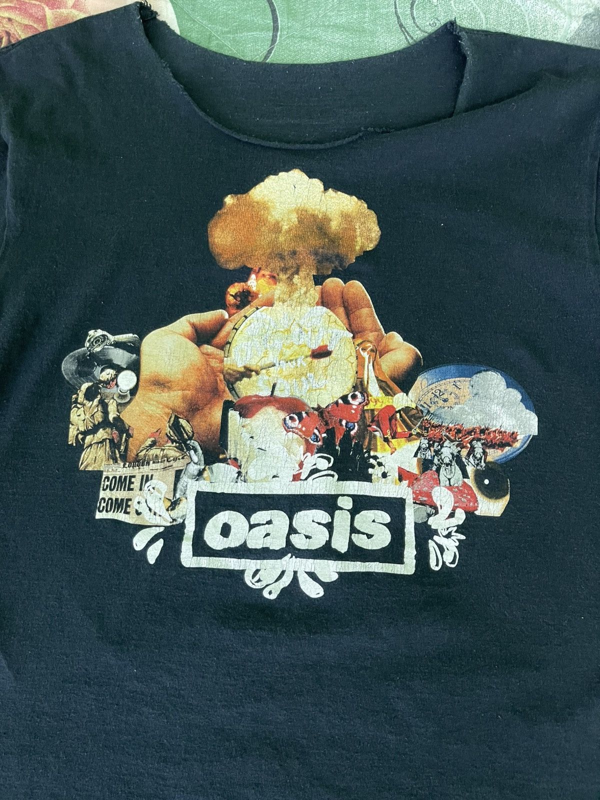 Band Tees 2000s vintage Oasis Dig Out Your Soul Atomic Collage t-shirt Size US M / EU 48-50 / 2 - 10 Thumbnail