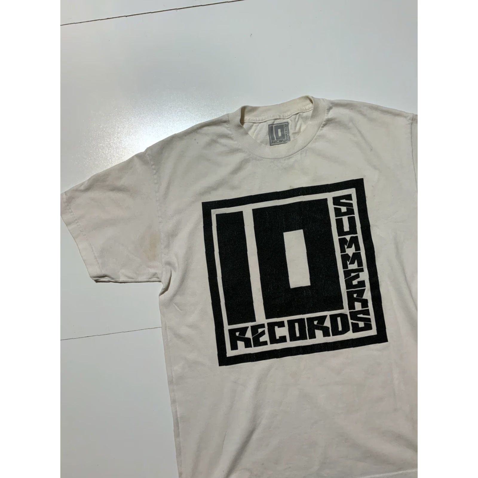 Vintage VINTAGE 10 Summers Records DJ Mustard Los Angeles Hip Hop Rap Merch White T-Shirt Sz. L Men Shirt Hip Hop Summer Graphics Angel 90s Mens Size US L / EU 52-54 / 3 - 4 Thumbnail