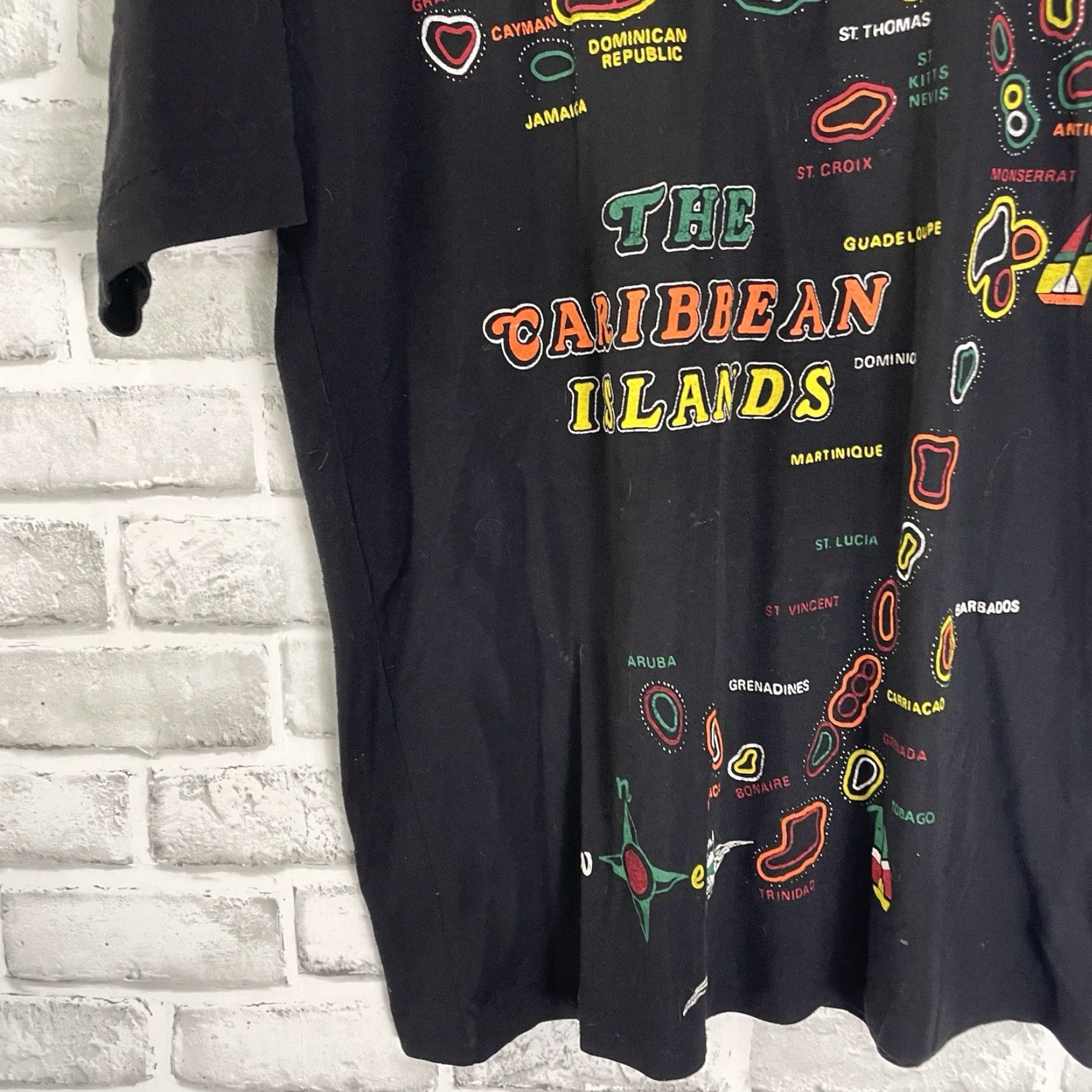 Vintage VINTAGE Unbranded Graphic Tee Caribbean Islands Cotton Blend Black Mens Medium Single Stitch Size US M / EU 48-50 / 2 - 3 Thumbnail