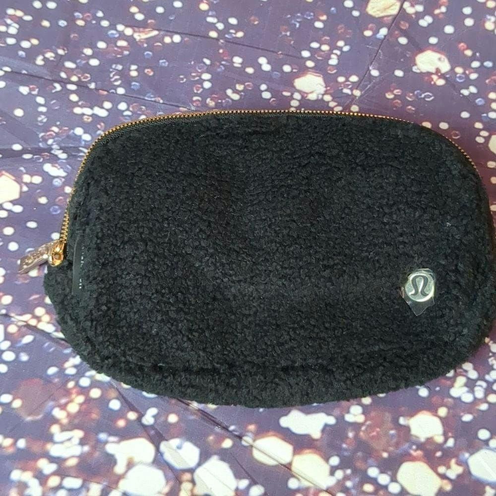 Lululemon Lululemon black fleece everywhere bag size 1L Size ONE SIZE - 2 Thumbnail