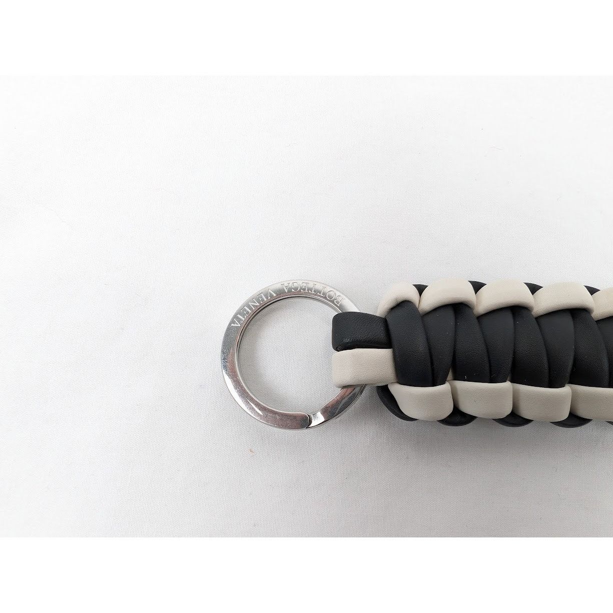 Bottega Veneta o1rshd1 Size: OS / Matt Calf Key Ring in Plaster/Nero Size ONE SIZE - 8 Thumbnail