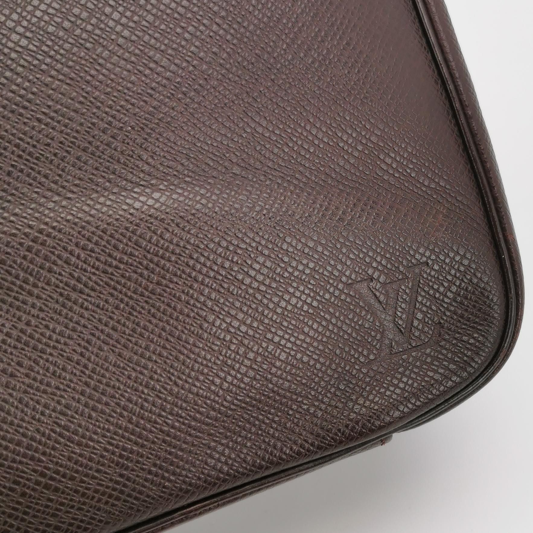 Louis Vuitton Louis Vuitton (LV) Cowhide solid color zipper embossed lett Size ONE SIZE - 4 Thumbnail