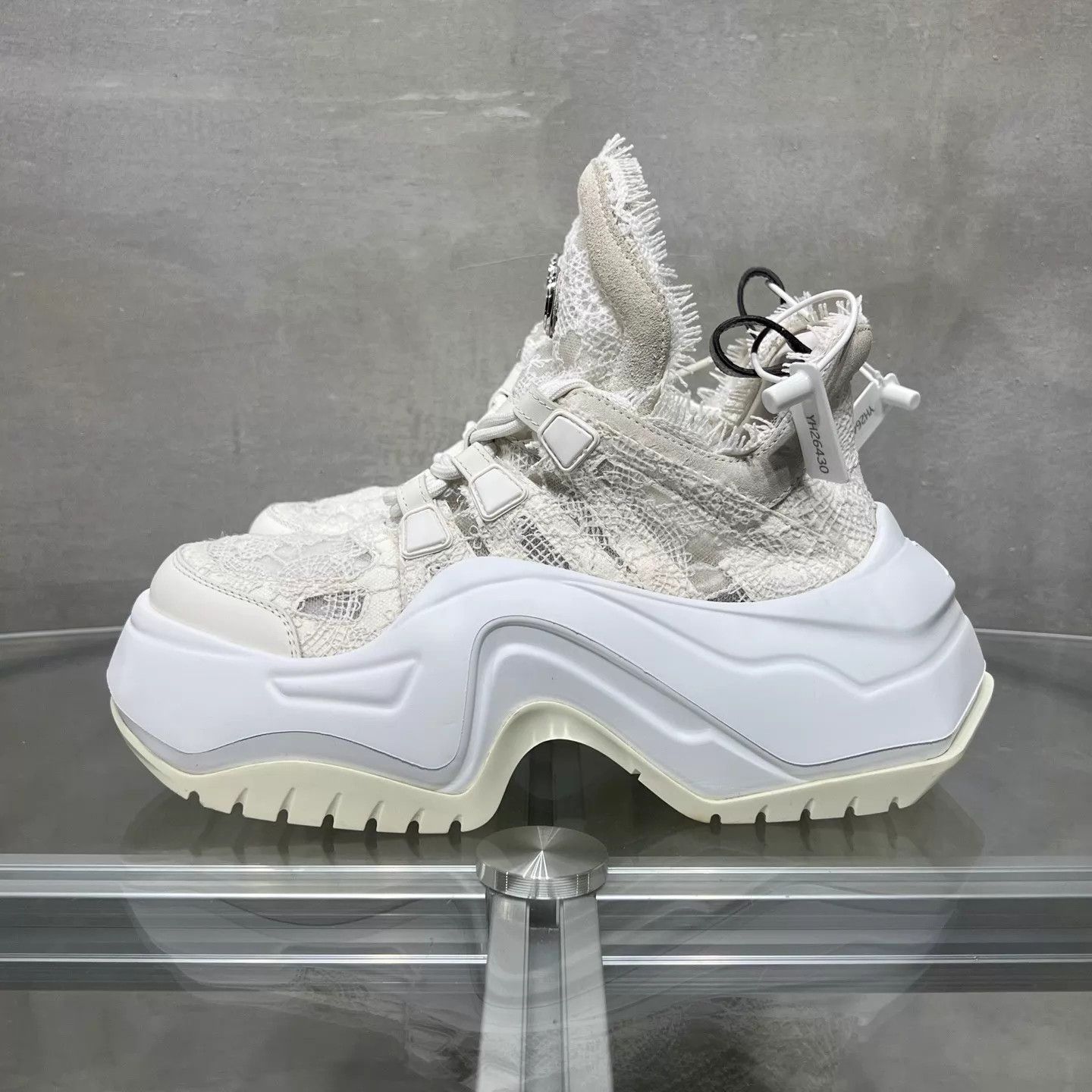 Louis Vuitton LV Archlight 2.0 White Silk Dad Shoe UK2.5 (36.5) Size US 5 / IT 35 - 3 Thumbnail