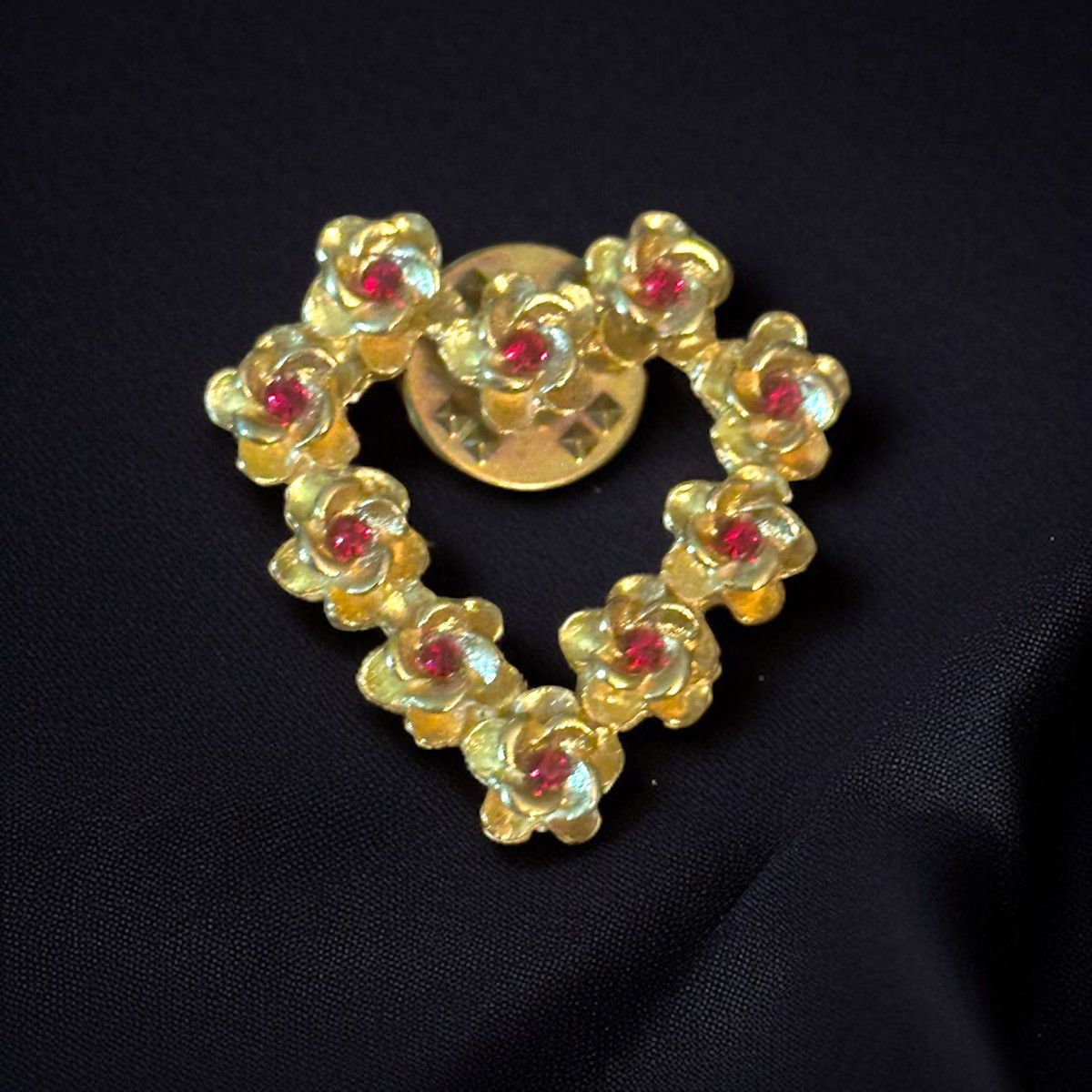 Vintage Vintage gold tone Loving Rose tac pin Size ONE SIZE - 1 Thumbnail
