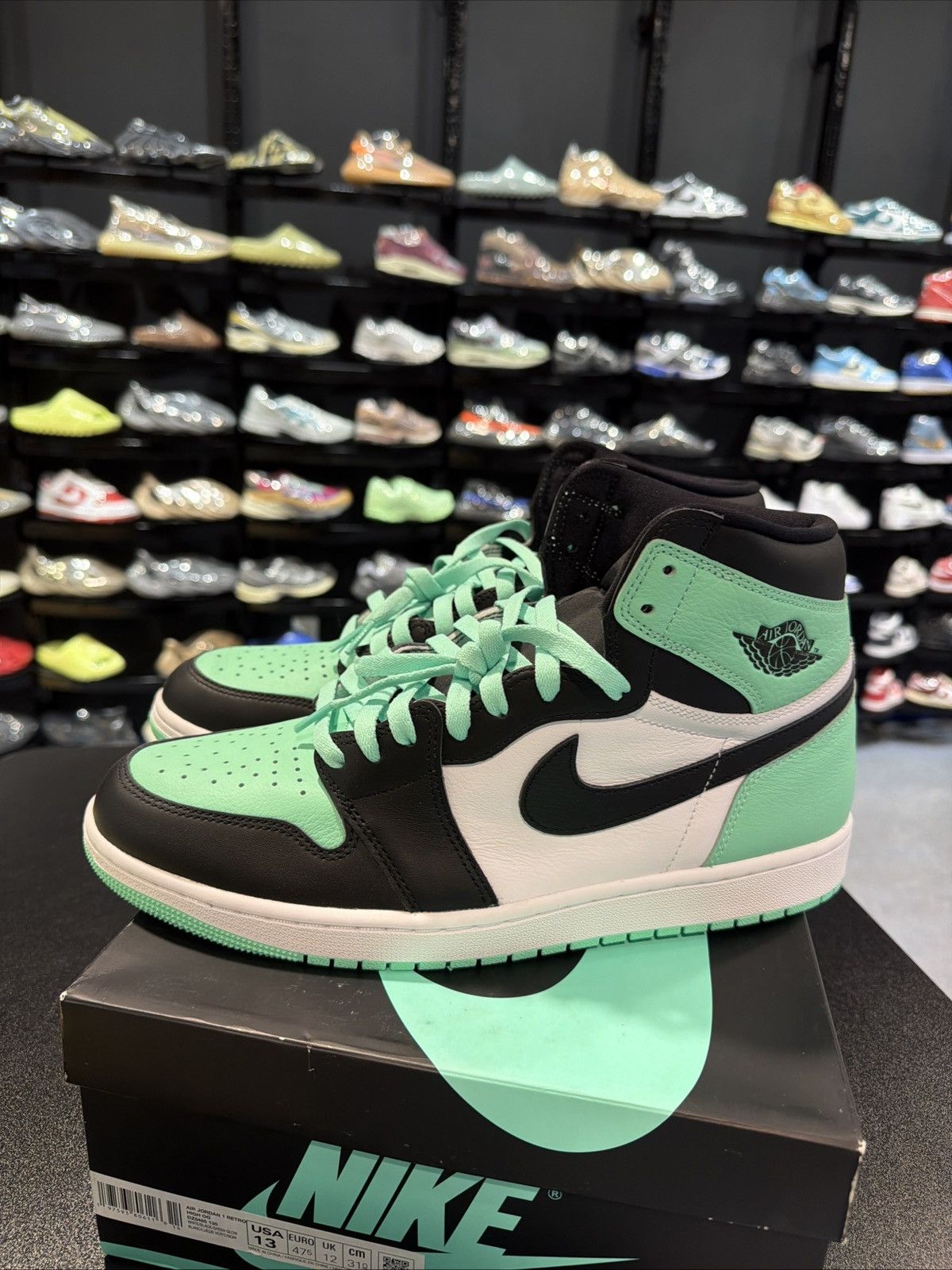 Jordan Brand Jordan 1 high size 13 green glow brand new quick shipp Size US 13 / EU 46 - 12 Thumbnail