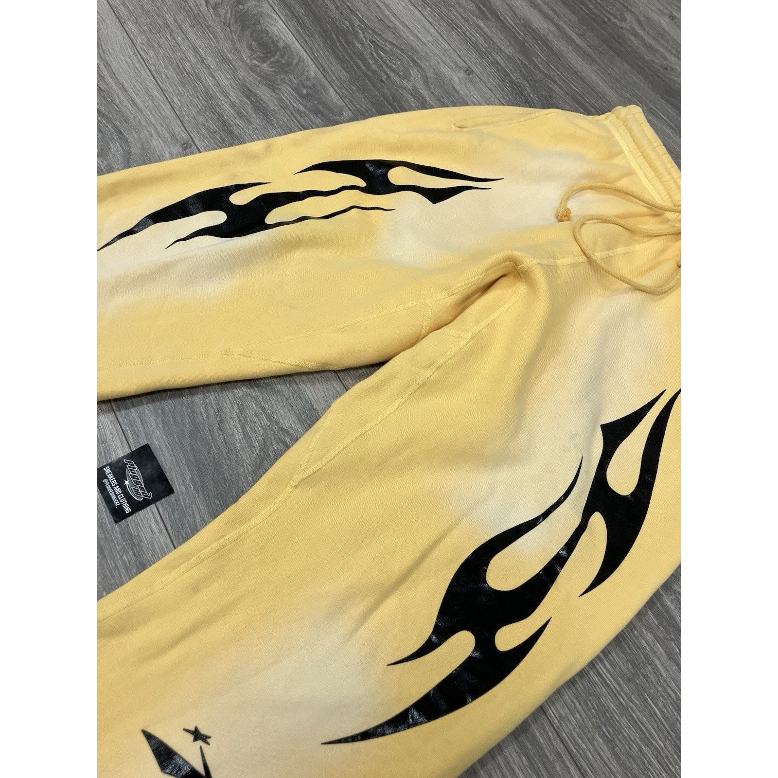 HELLSTAR Hellstar Sweatpants Mens Yellow Fleece Lined Sportswear Size US 35 - 5 Thumbnail