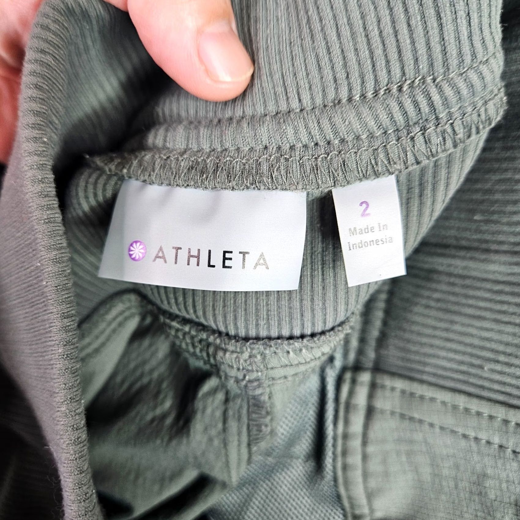 Athleta Athleta Pants Women's Olive Green Hiking Size 2 Pockets Activewear Everyday Tapered Leg Sports Athleisure Size 26" / US 2 / IT 38 - 3 Thumbnail