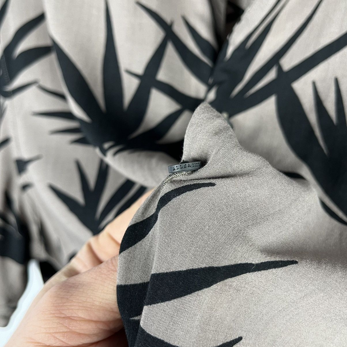 Allsaints Designer Allsaints Bhutan y2k viscose Hawaii shirt Size US L / EU 52-54 / 3 - 4 Thumbnail