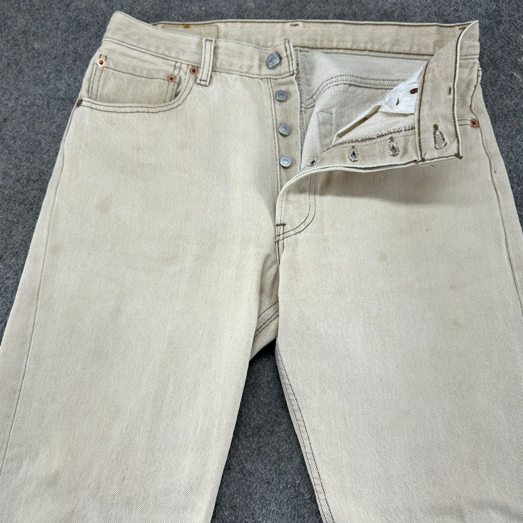 Levi's VINTAGE Levi's 501 Jeans Mens 32x30 Beige Light Wash Straight Regular Fit USA 90s Men's Jeans Regular Beige 501 Series Distressed USA Pattern Size US 32 / EU 48 - 2 Thumbnail