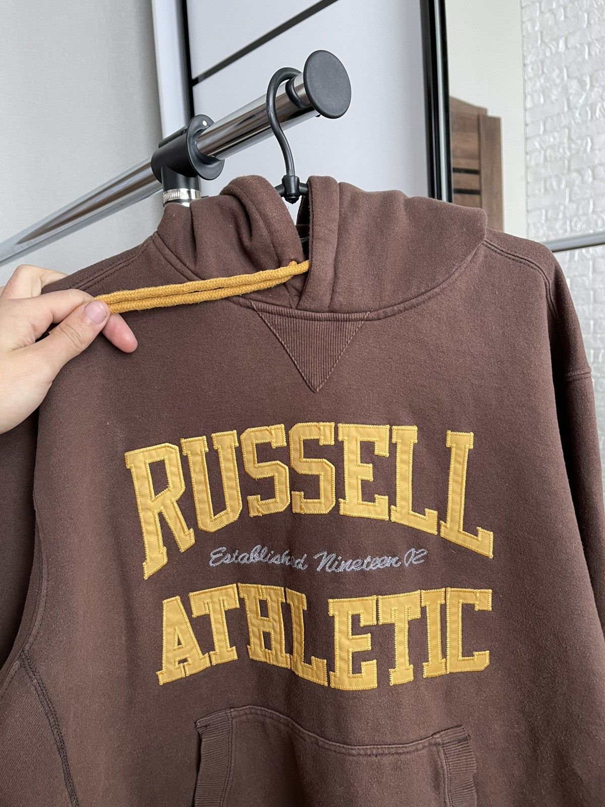 Russell Athletic Russell Athletic Vintage Brown Hoodie Embroidered Logo 90s Size US L / EU 52-54 / 3 - 7 Thumbnail