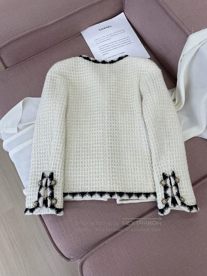 Chanel Chanel Salzburg Series Beige Lion Button Coat Size S / US 4 / IT 40 - 3 Thumbnail