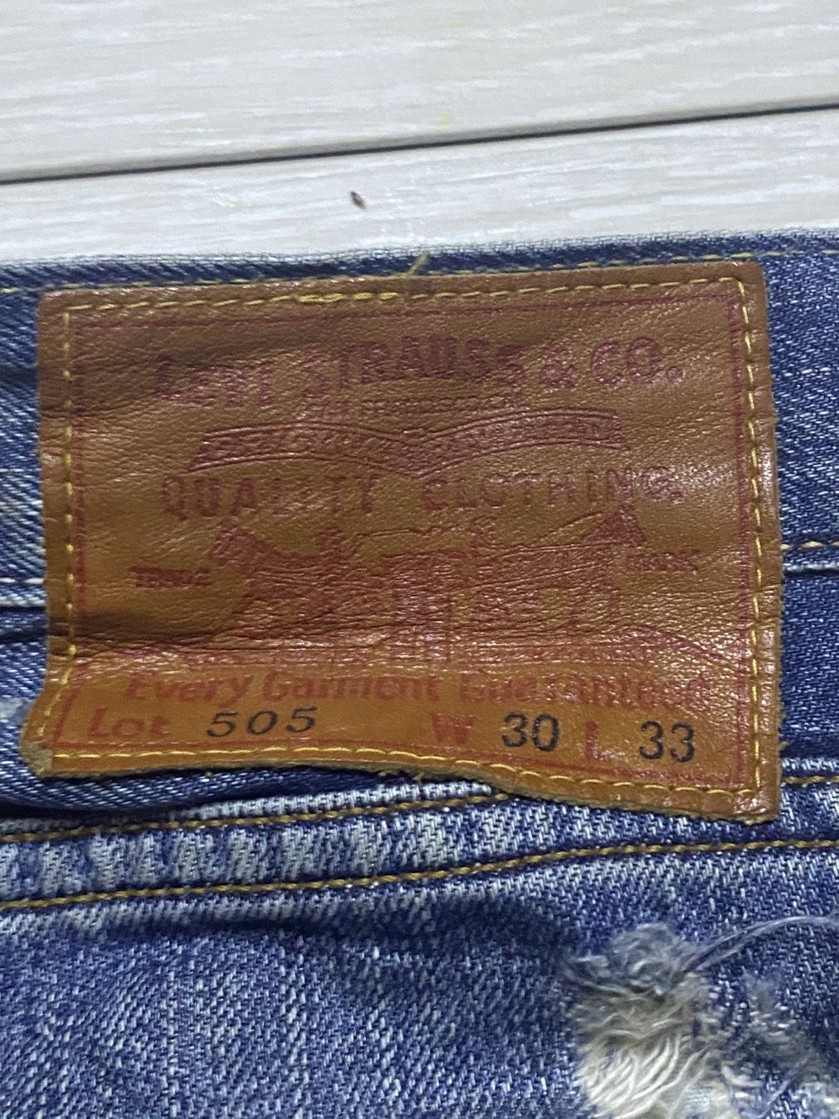 Levi's Vintage Levis 505 Faded Wash Crazy Distressed Loose Jeans Size US 31 - 11 Thumbnail