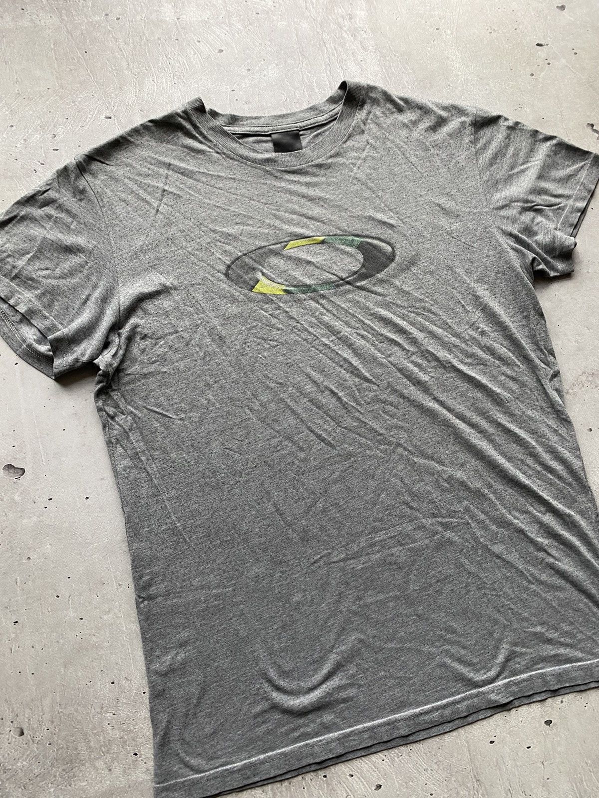 Oakley Vintage 90s Oakley Big Logo T shirt Rare Made in USA Size US L / EU 52-54 / 3 - 1 Thumbnail