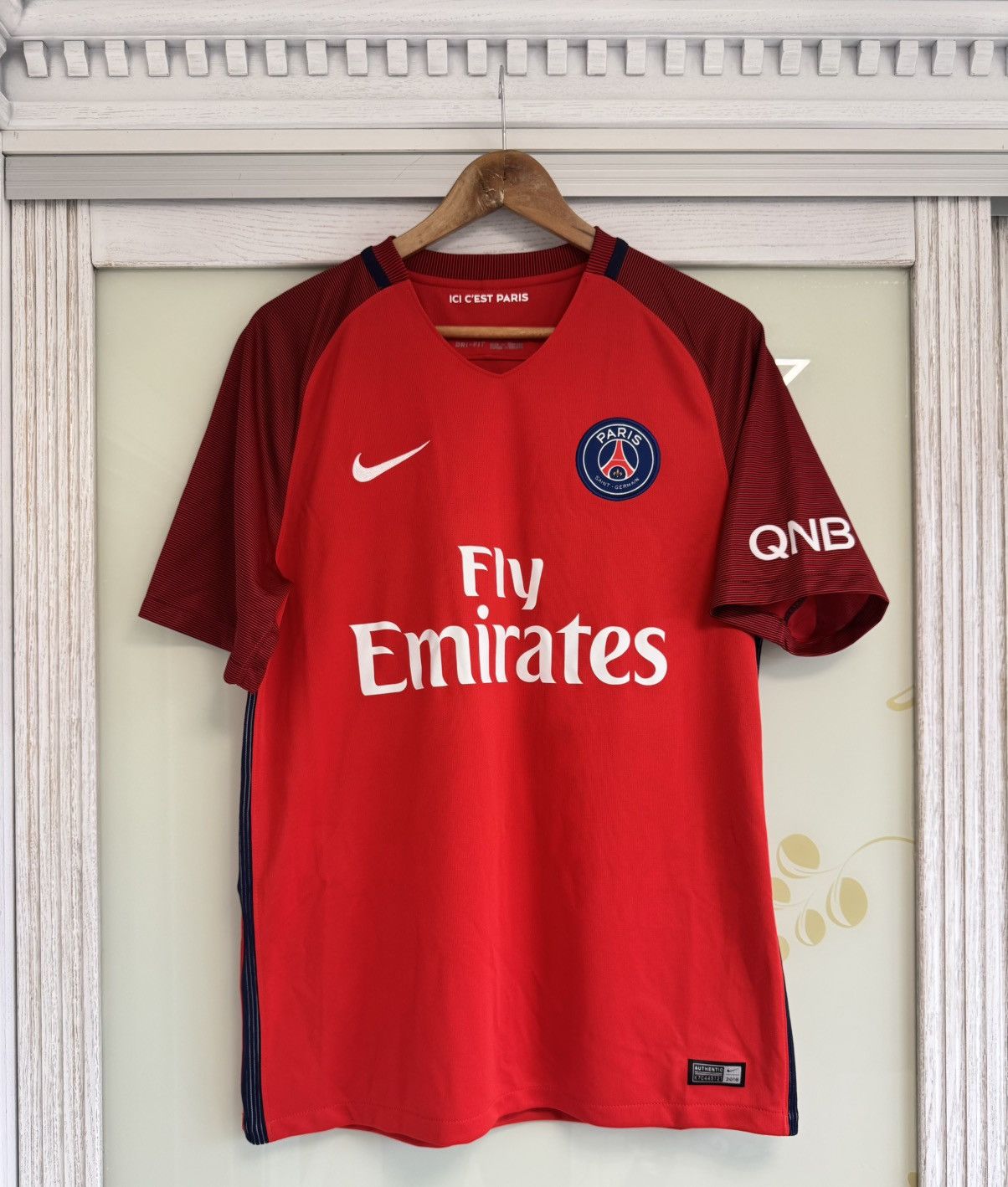 Nike PSG 2016-2017 Away Soccer Jersey Nike Football Kit Shirt Size US L / EU 52-54 / 3 - 1 Thumbnail