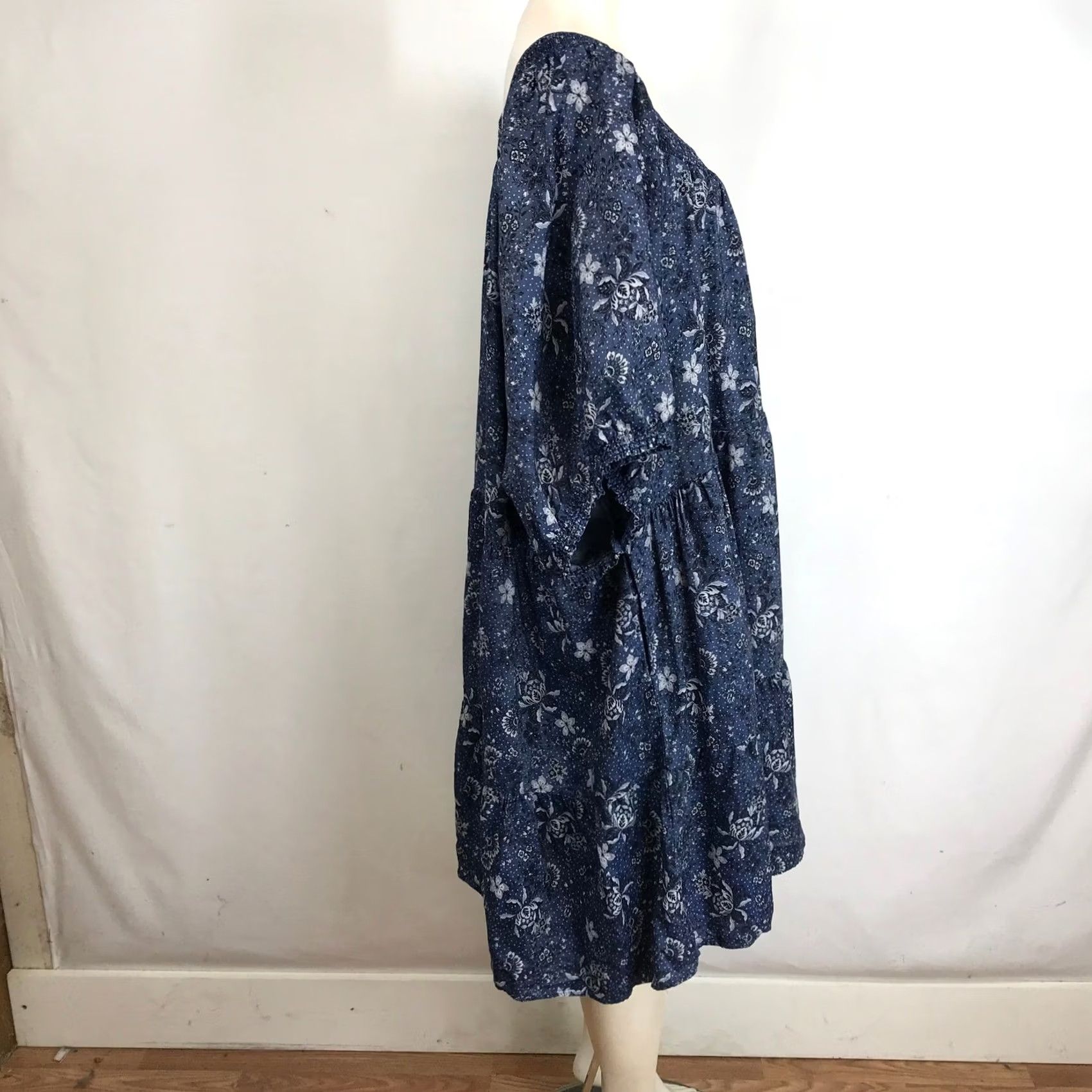 Torrid Torrid Blue Floral Smocked Square Neck Tiered Midi Dress Women 6 Size M / US 6-8 / IT 42-44 - 4 Thumbnail