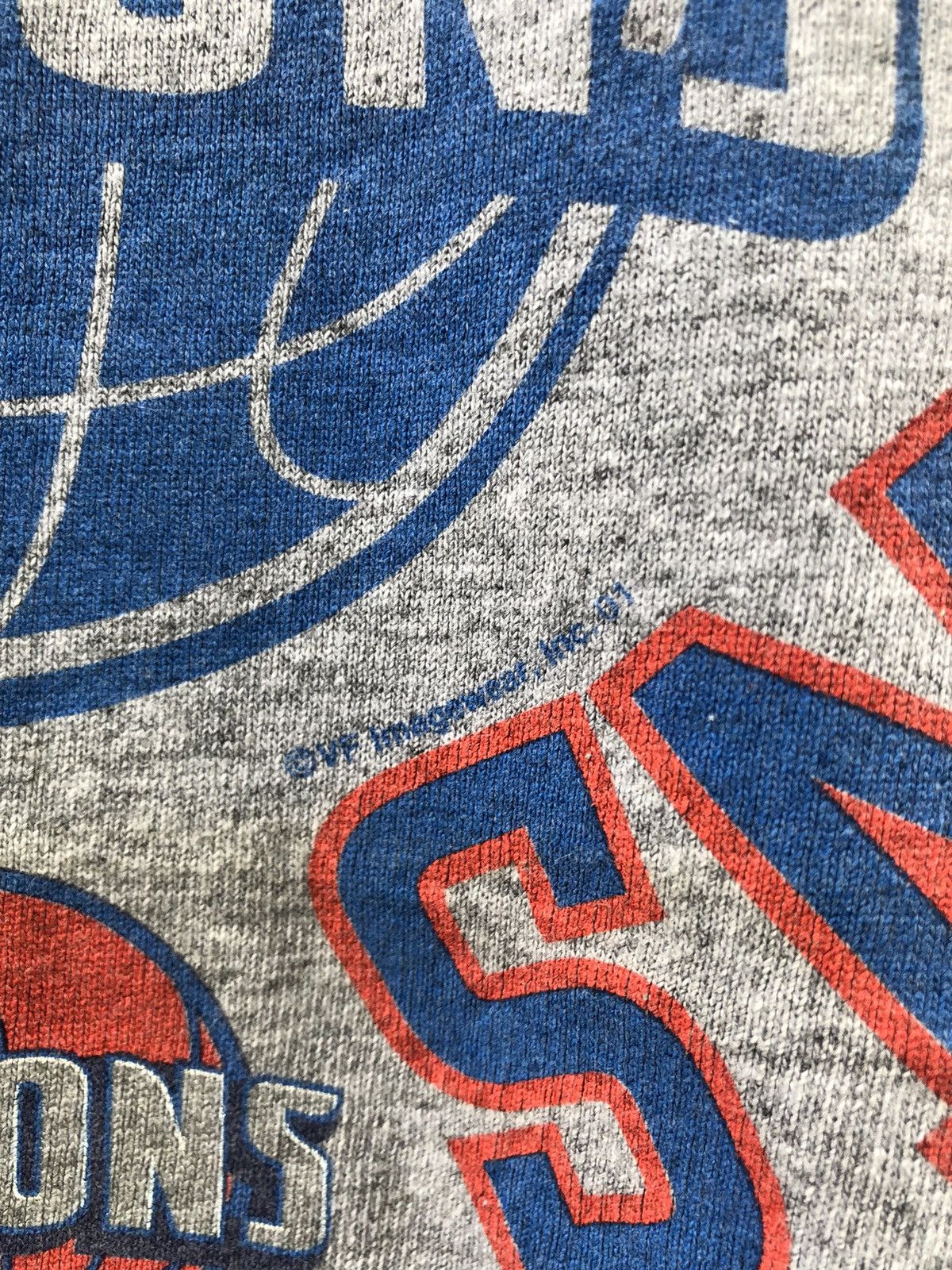 Vintage 🔥Vintage🔥Y2K NBA Champions 2005 Detroit Pistons Tshirts Size US XXL / EU 58 / 5 - 7 Thumbnail