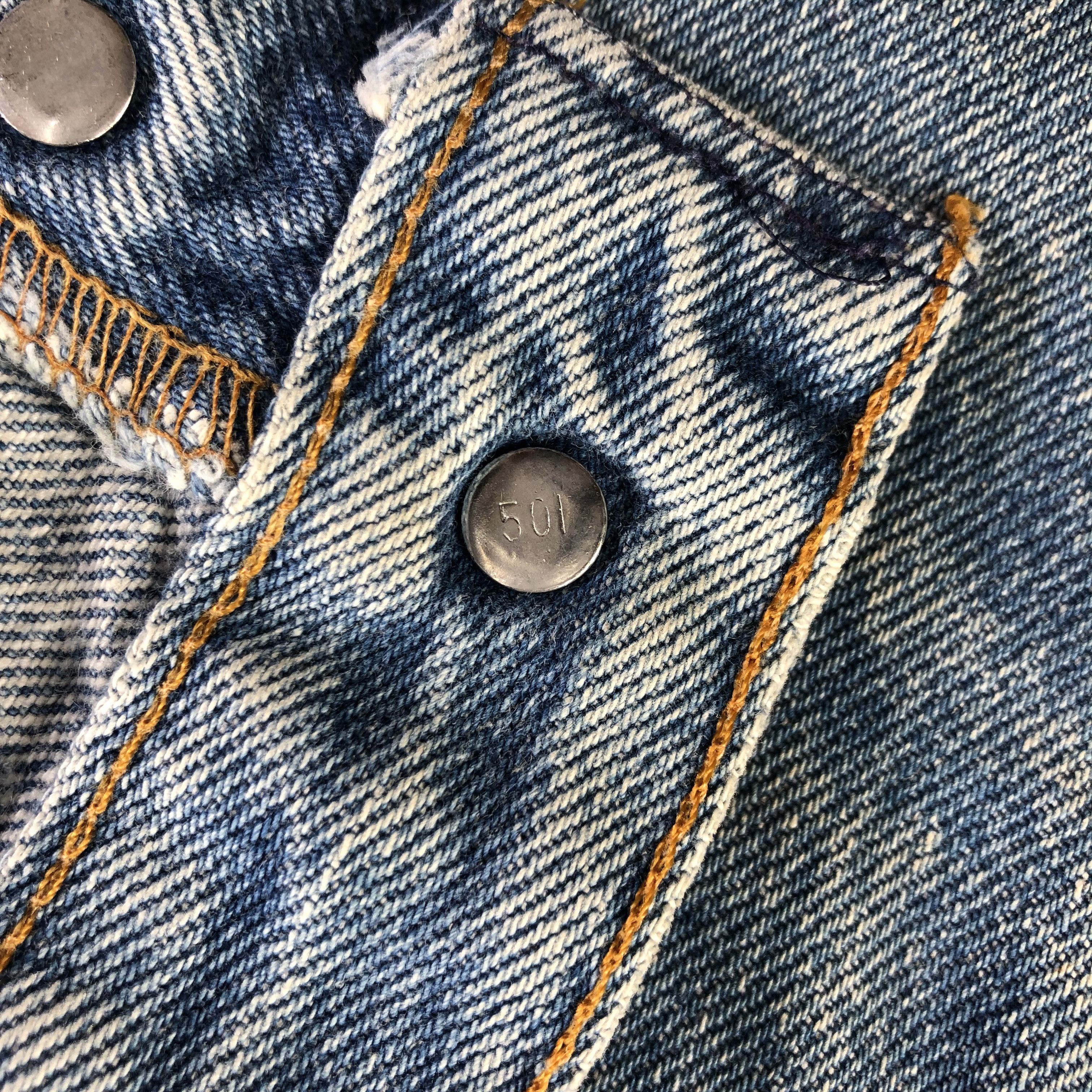 Levi's Vintage 90s Levis 501 Jeans Faded Blue Denim KJ2903 Size US 30 / EU 46 - 8 Thumbnail
