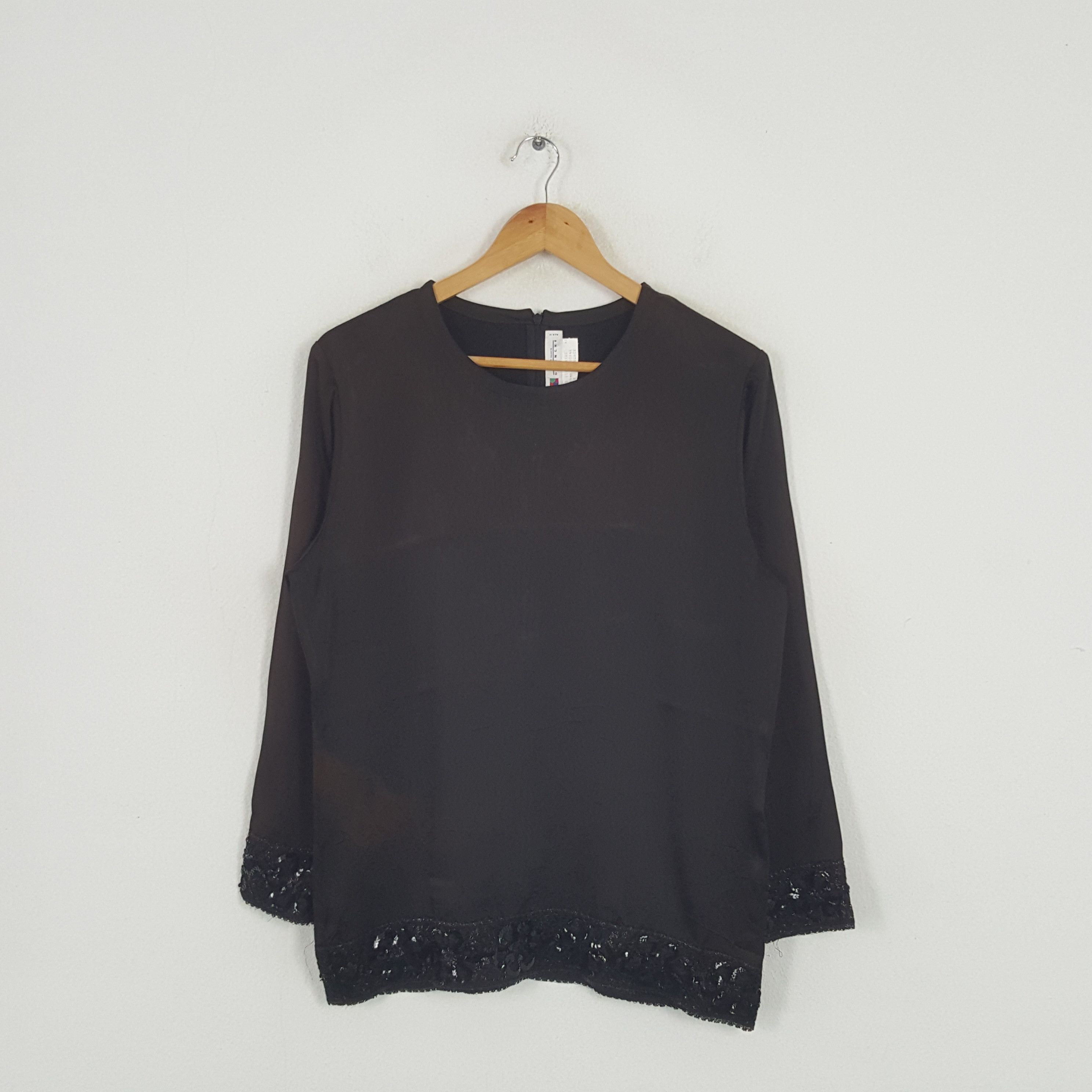 Givenchy × Vintage Vintage Givenchy Designer Brand Rare Tshirt Size M / US 6-8 / IT 42-44 - 1 Thumbnail