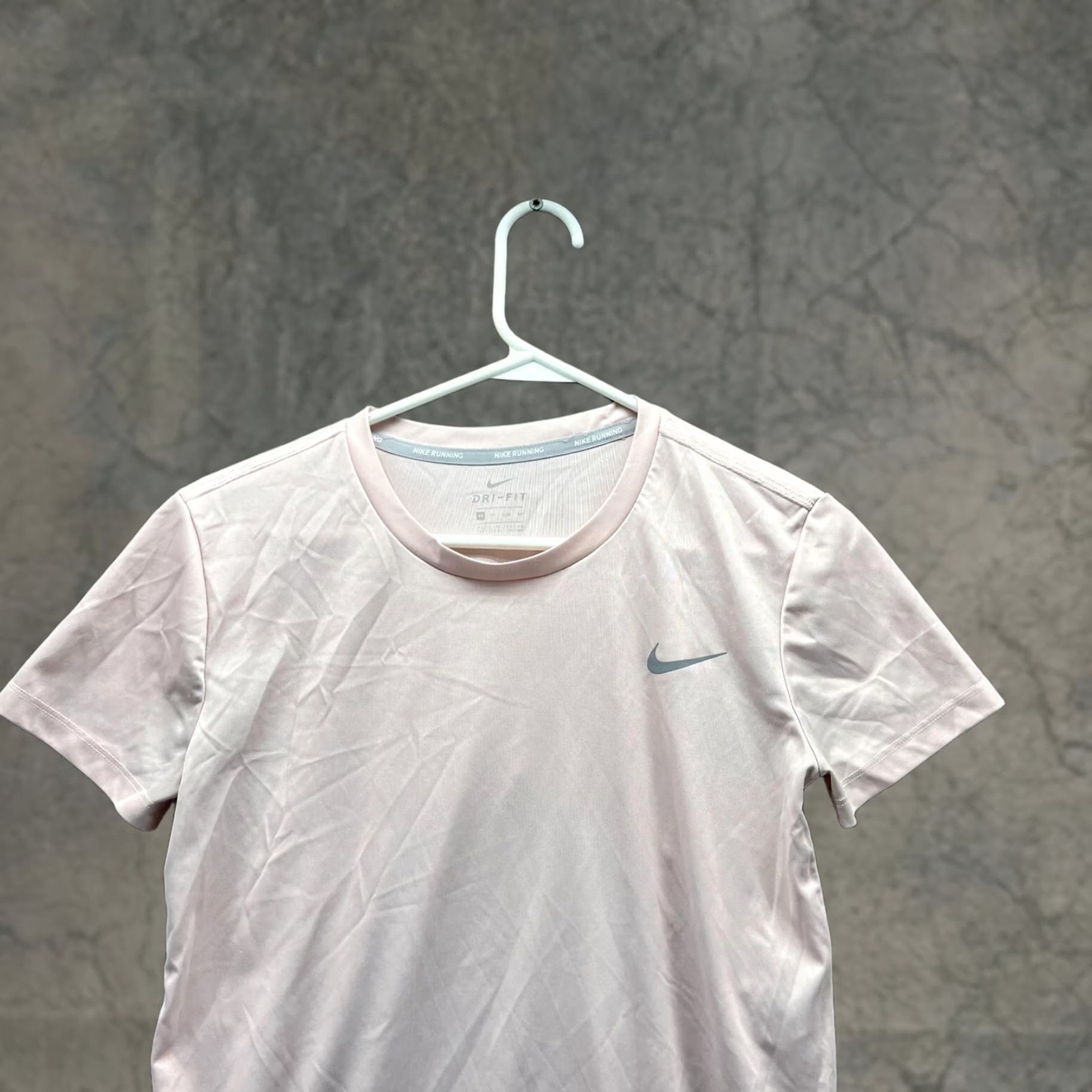 Nike Nike Shirt Women XS Pink Athletic Training Polyester Crewneck Short Sleeve Size XS / US 0-2 / IT 36-38 - 1 Thumbnail
