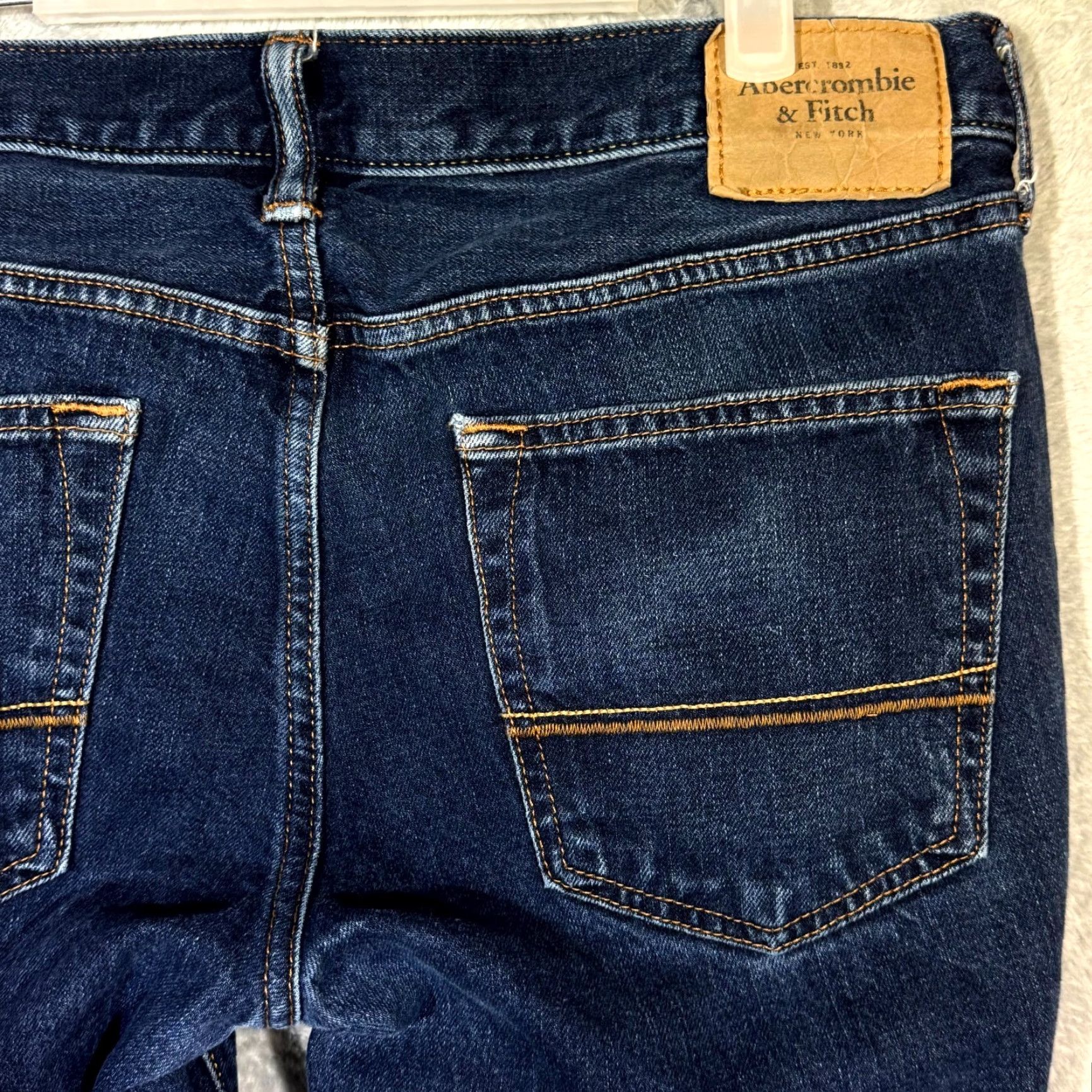 Abercrombie & Fitch Abercrombie & Fitch Jeans Men 33x32 Blue Denim Mid-Rise Straight Leg Casual Modern 5-Pocket Mens Size US 33 - 7 Thumbnail