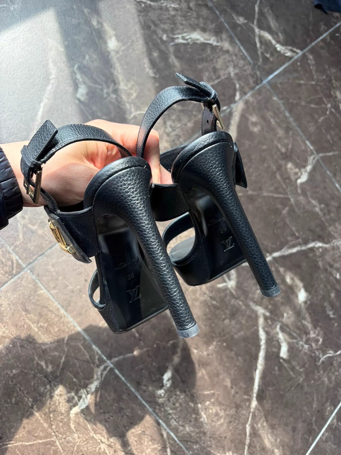 Louis Vuitton Louis Vuitton Black Gold Heel Sandals 38 (11.5cm) Gold Size US 7.5 / IT 37.5 - 4 Thumbnail