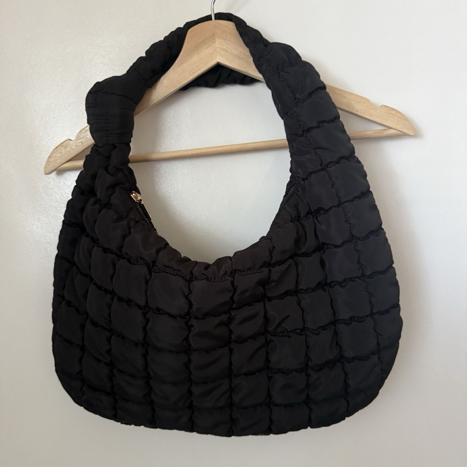 Other Urban Expressions Urban Fit Puffy Quilted Shoulder Sport Bag Size ONE SIZE - 4 Thumbnail