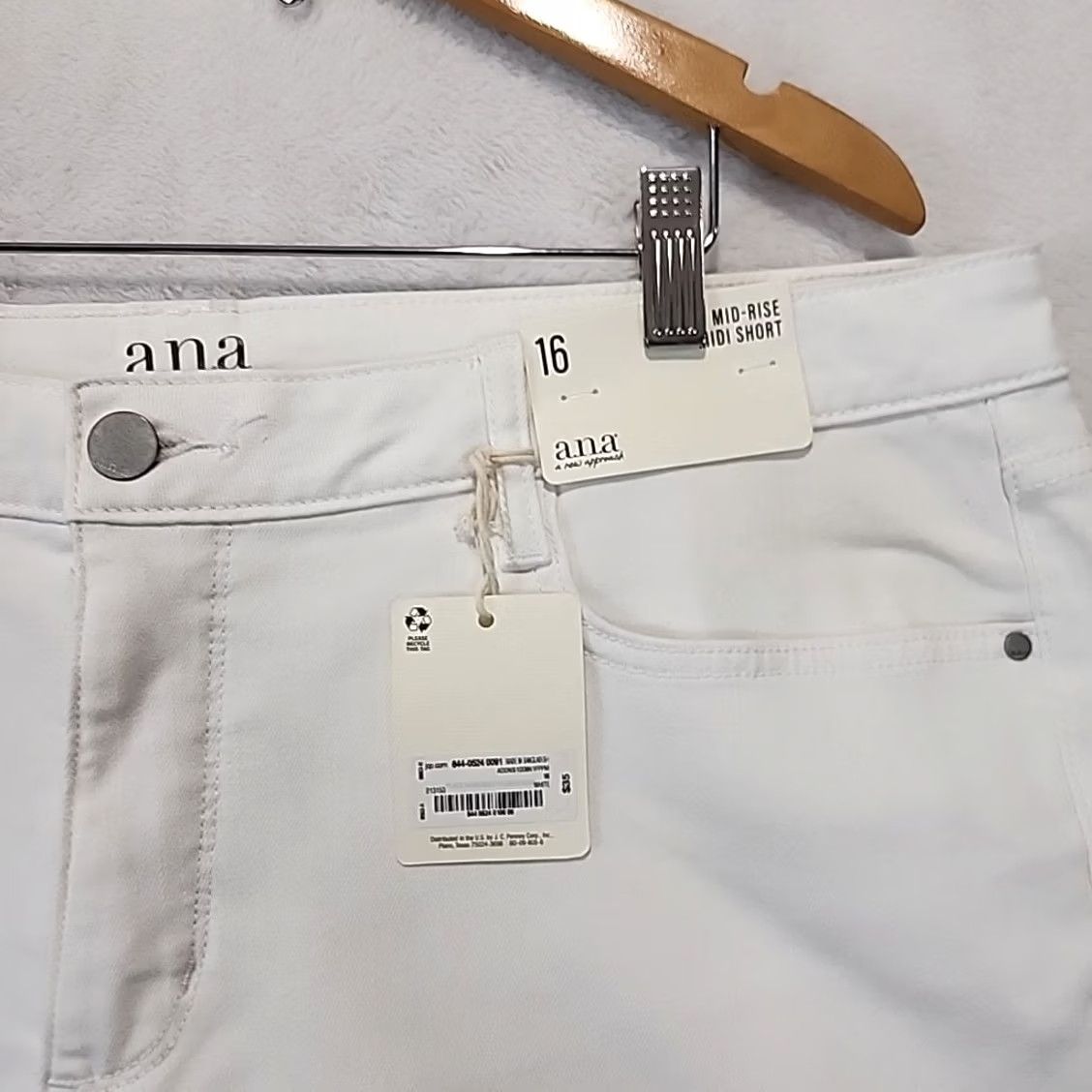 Denime a.n.a White Denim Midi Short Womens Size 16 Mid Rise 5" Inseam Flat Front 5-Pocket Rough Hem Casual Beach Womens Size 38" / US 16 / IT 52 - 3 Thumbnail